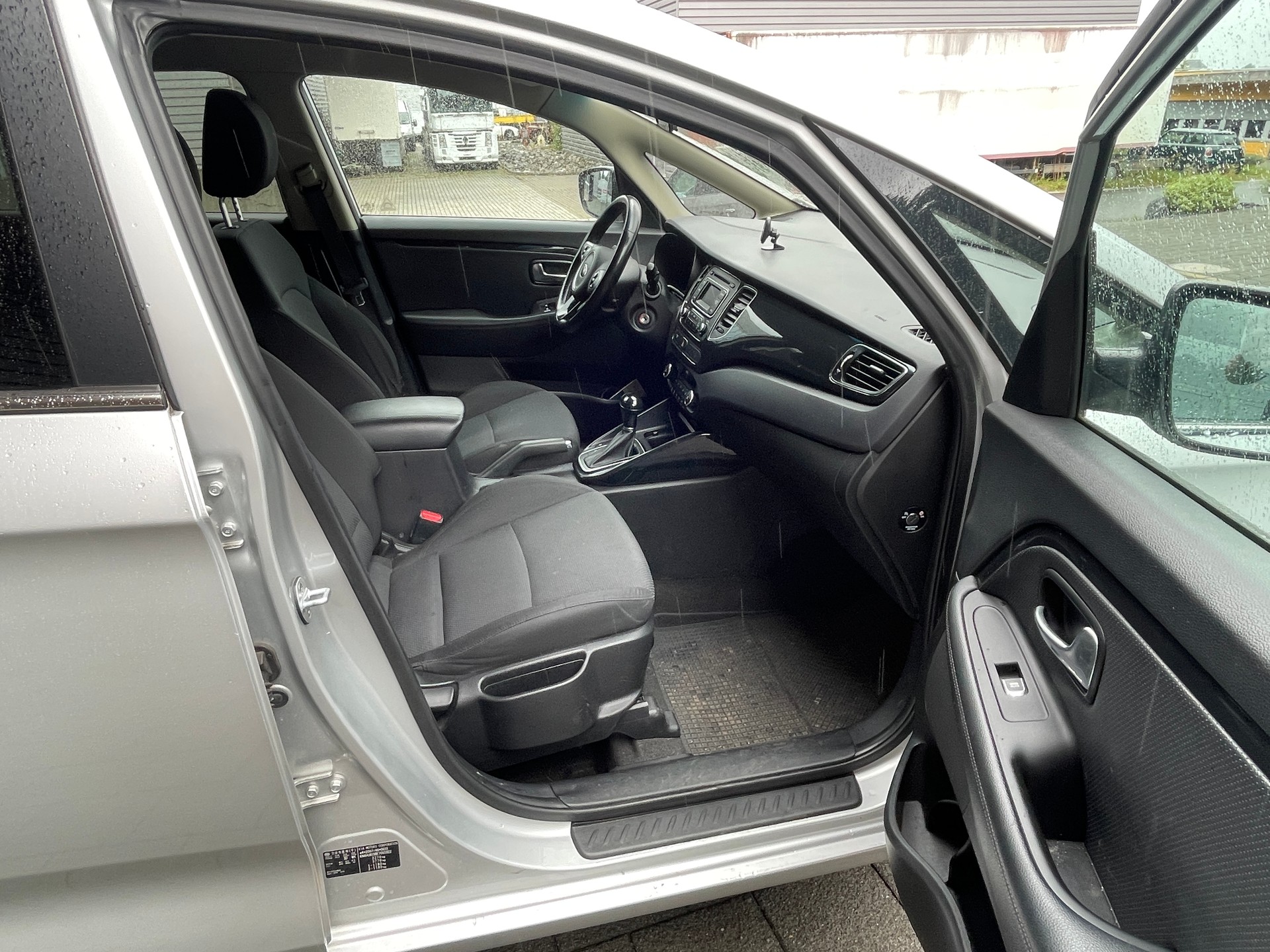 KIA Carens 1.7 CRDi Style DCT-image-7