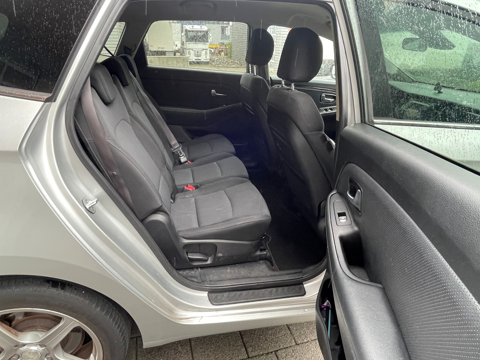 KIA Carens 1.7 CRDi Style DCT-image-8