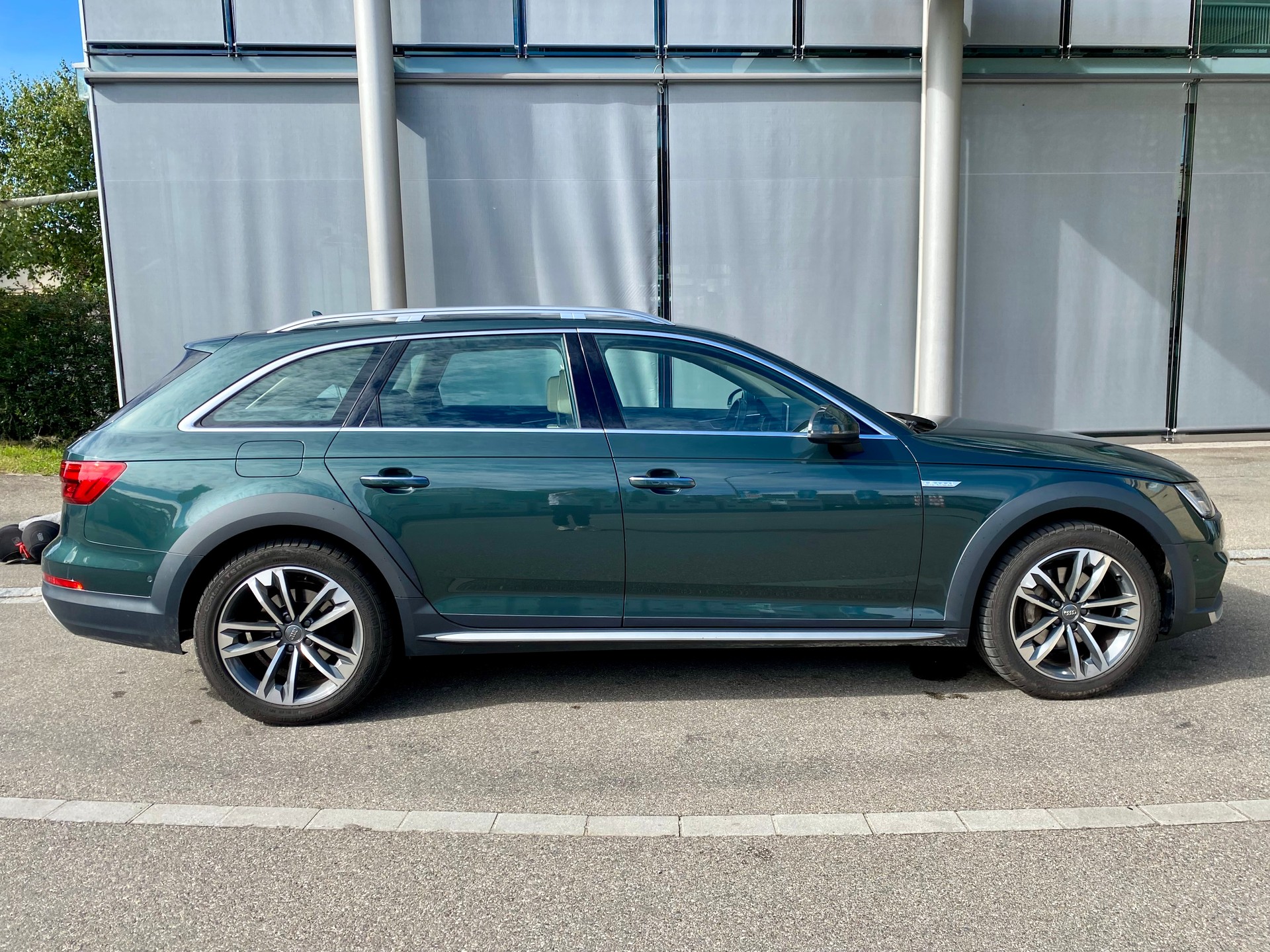 AUDI A4 allroad 3.0 TDI quattro S-tronic-image-5