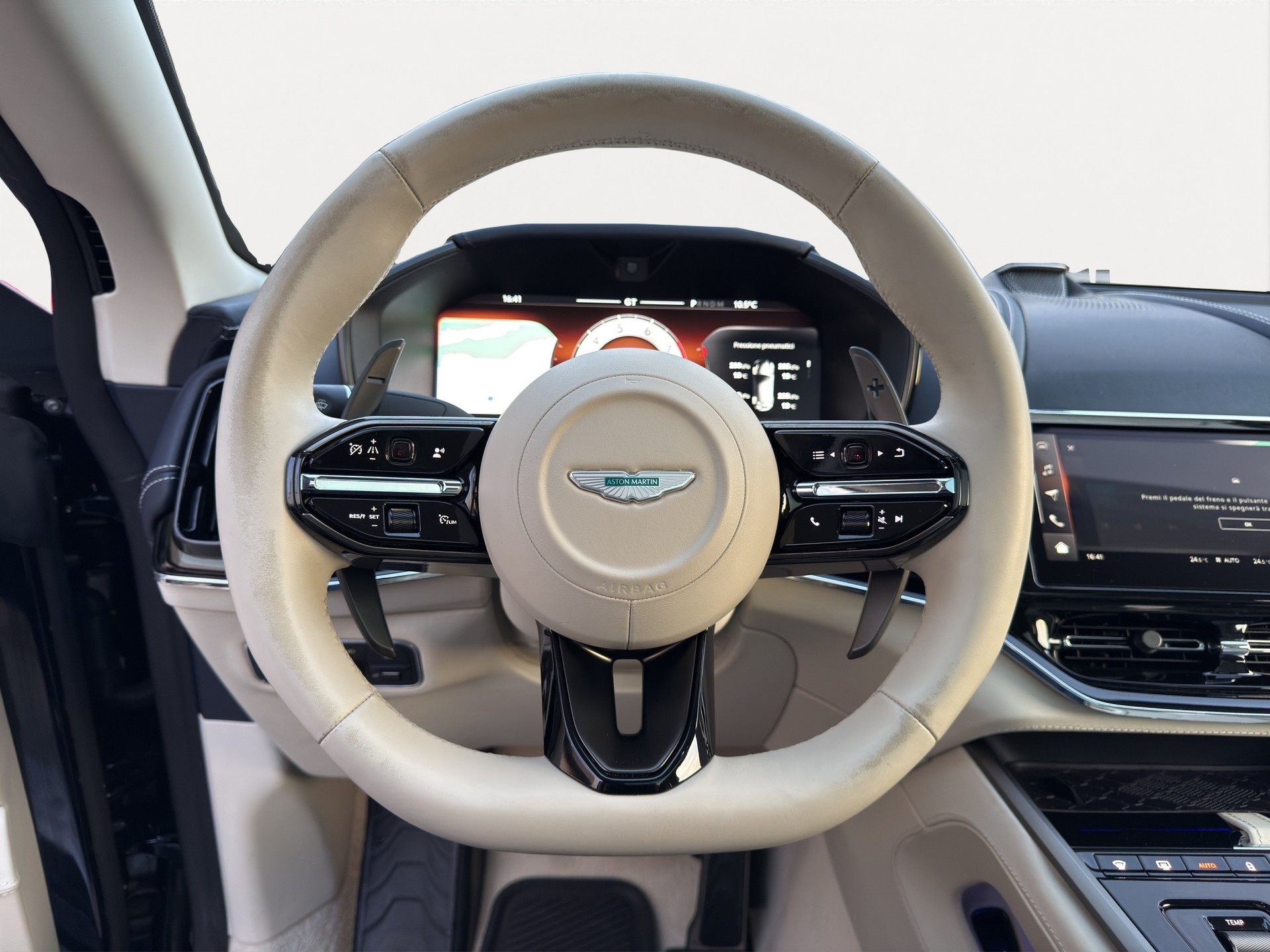 ASTON MARTIN DBX 707 NEW MODEL-image-6