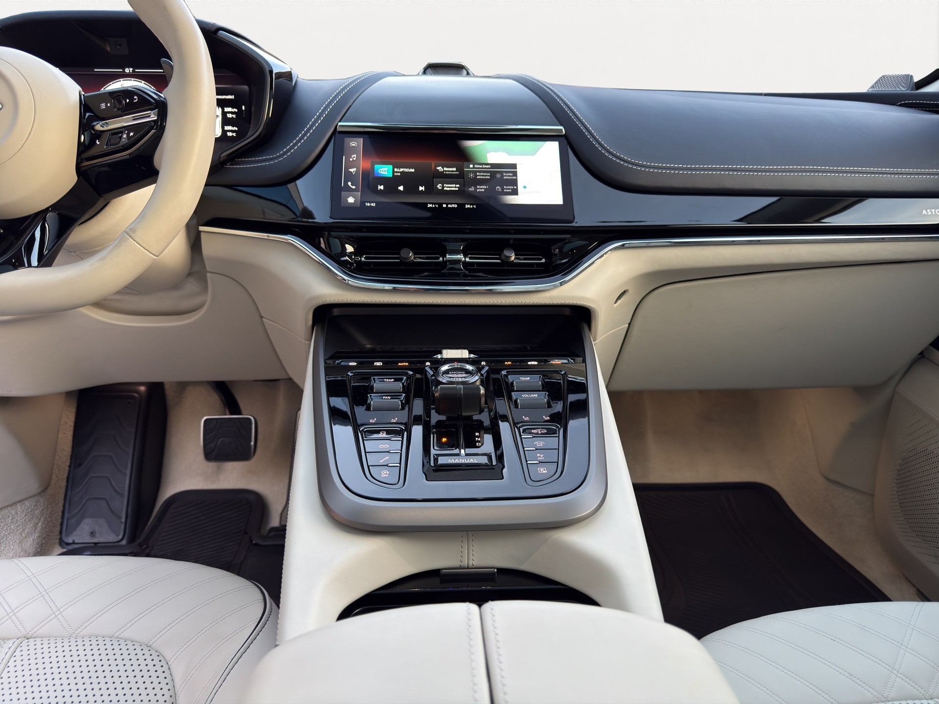 ASTON MARTIN DBX 707 NEW MODEL-image-9