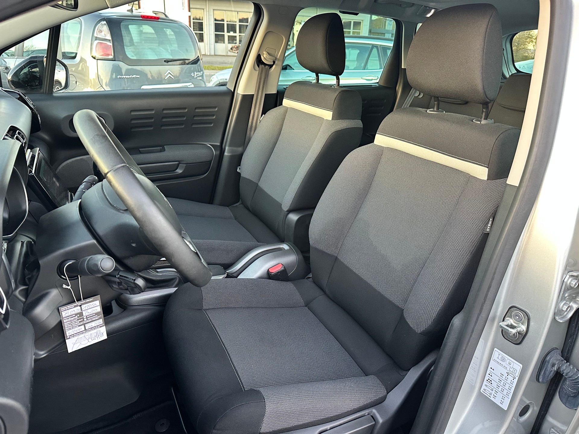 CITROEN C3 Aircross 1.2i PureTech Shine EAT-image-13