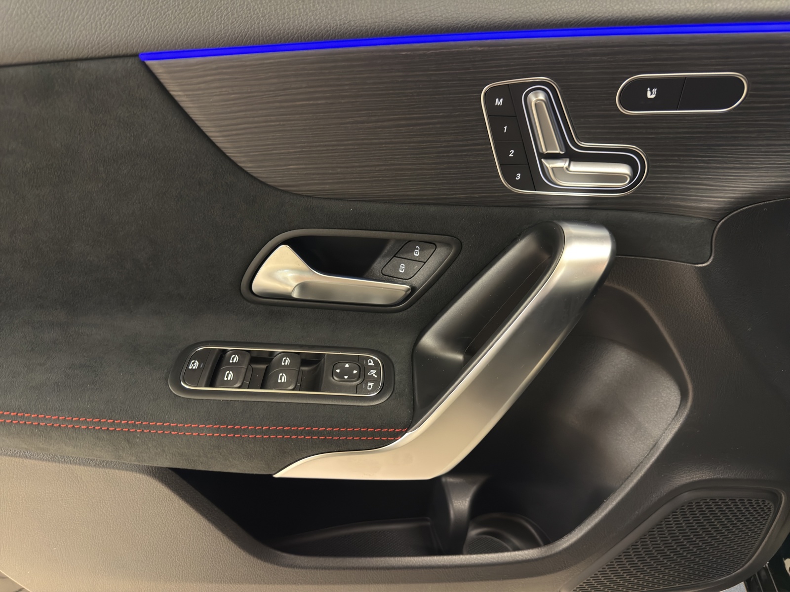 MERCEDES-BENZ A 220 d Berline Compacte-image-17