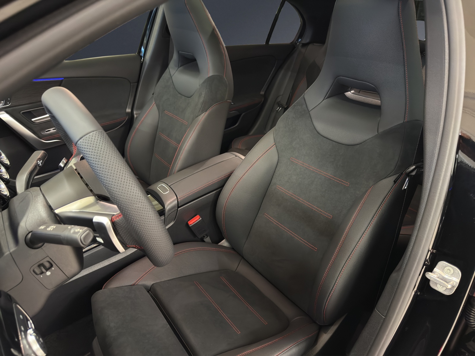 MERCEDES-BENZ A 220 d Berline Compacte-image-13