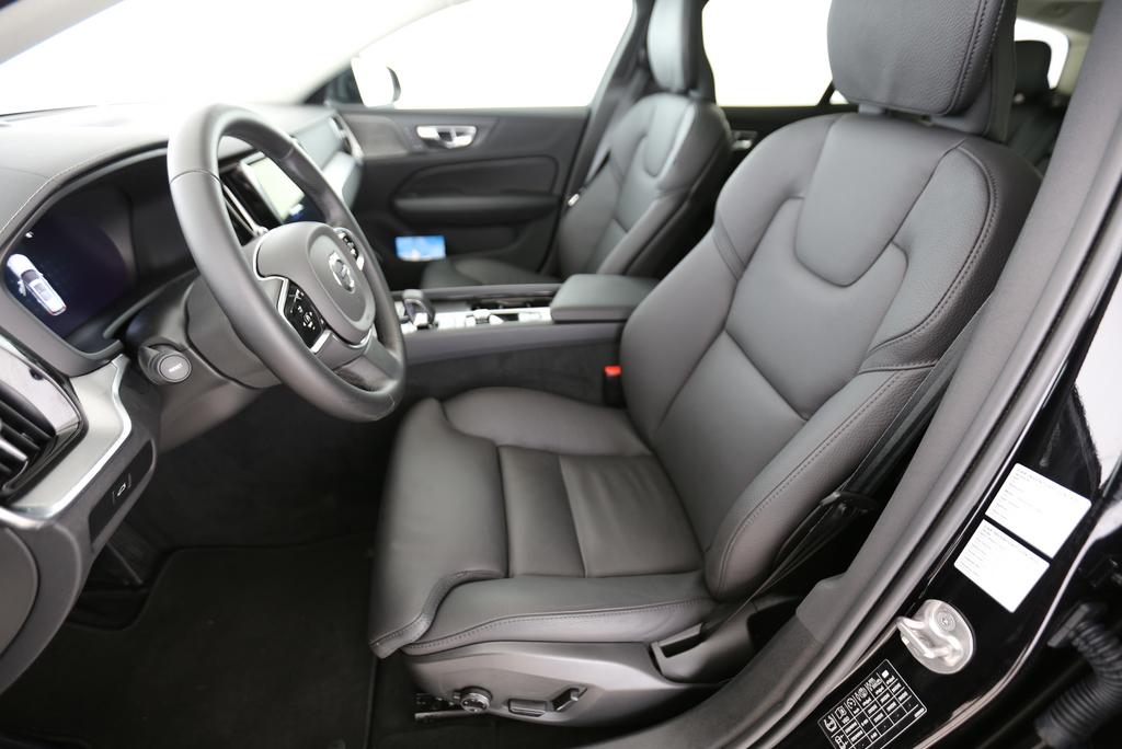 VOLVO V60 2.0 B4 Ultra Dark-showroom-element-2