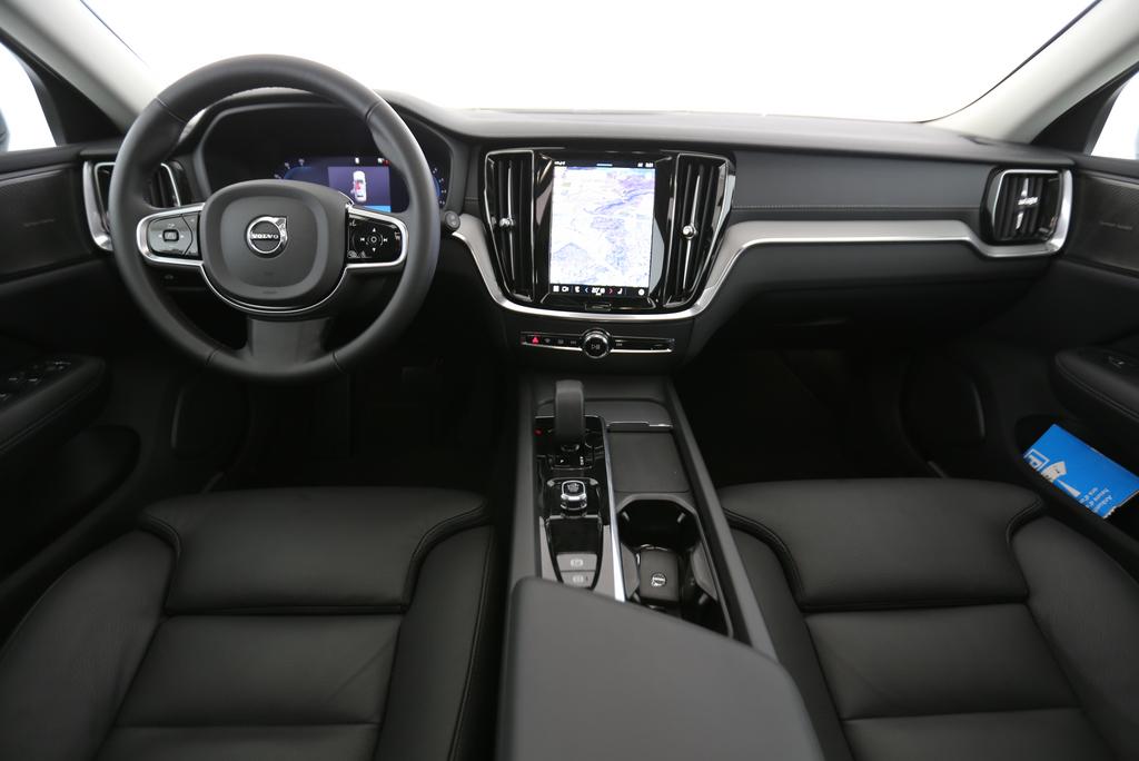 VOLVO V60 2.0 B4 Ultra Dark-image-4