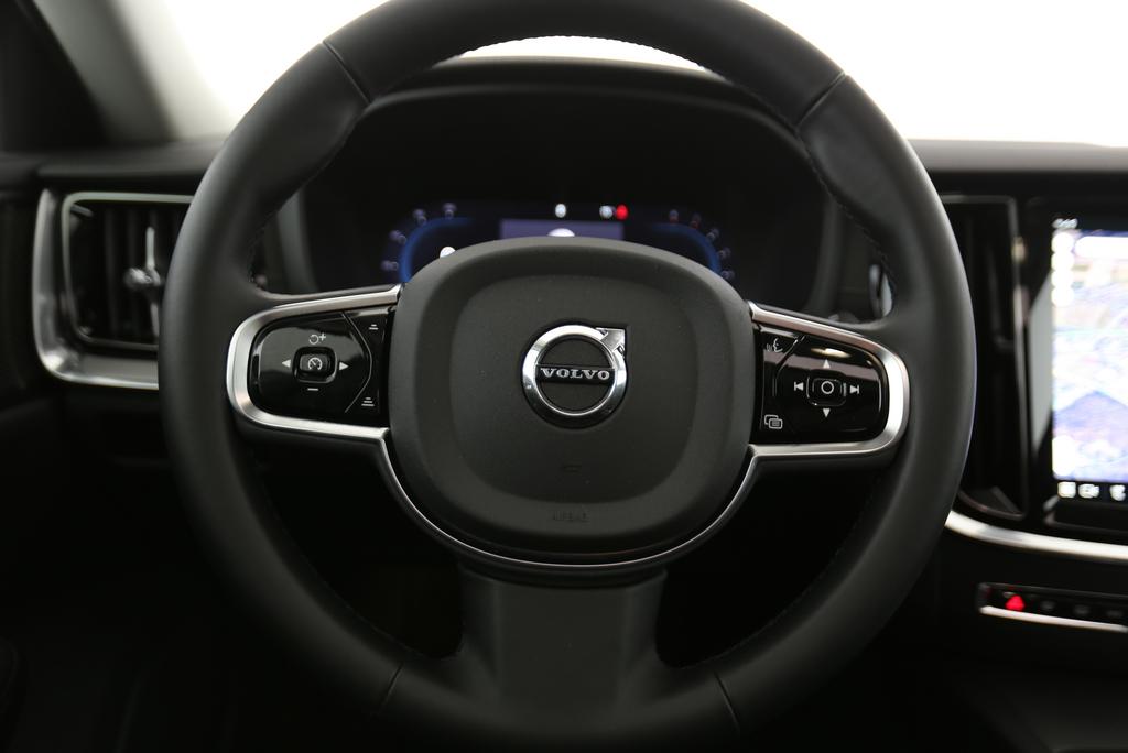 VOLVO V60 2.0 B4 Ultra Dark-image-5