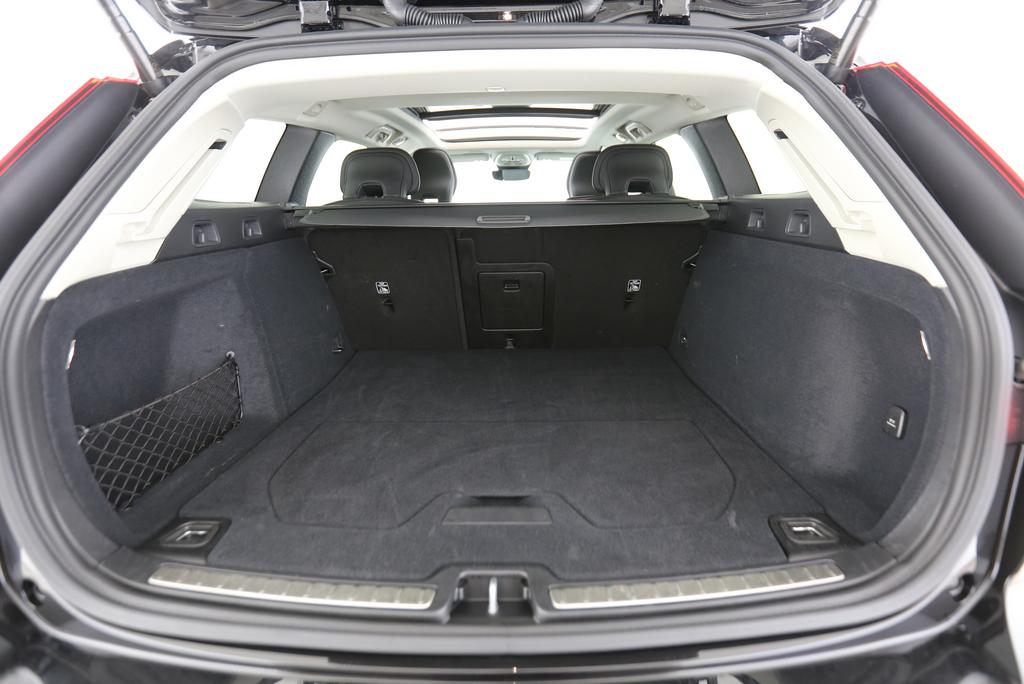 VOLVO V60 2.0 B4 Ultra Dark-image-8