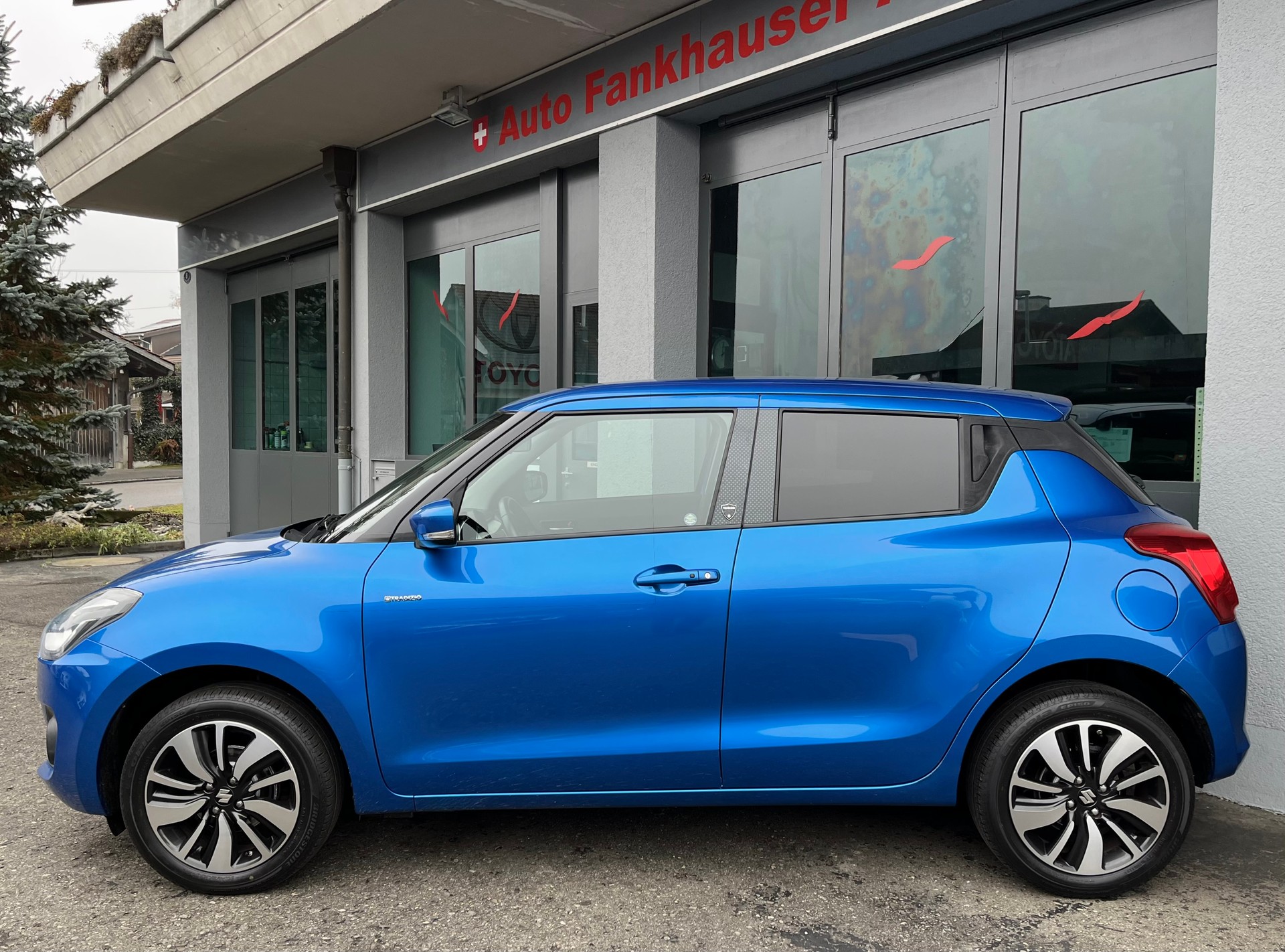 SUZUKI Swift 1.2i 16V SHVS TradizioTop Hybrid Allgrip 4x4-image-3