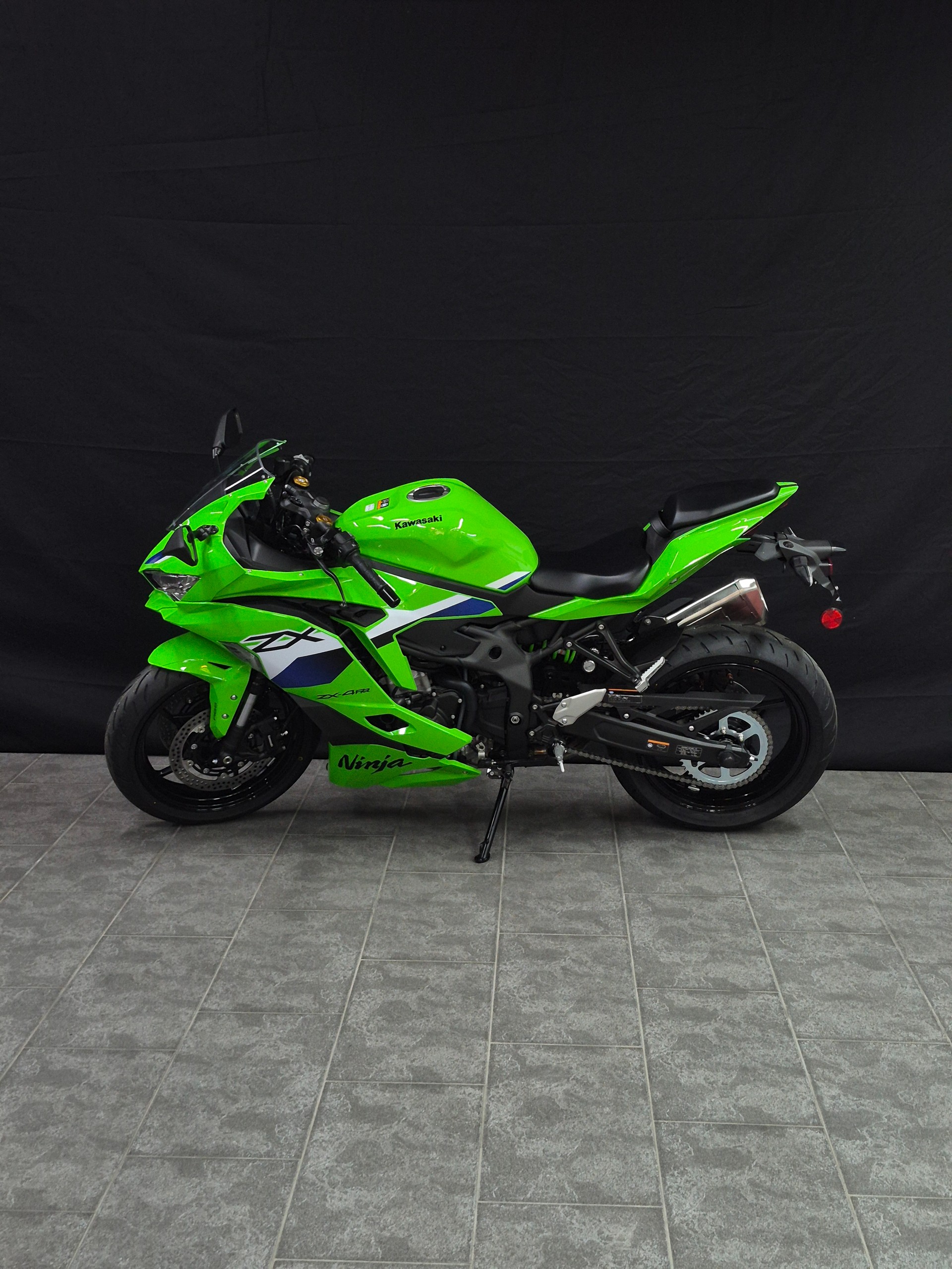 KAWASAKI Ninja ZX-4RR-image-2