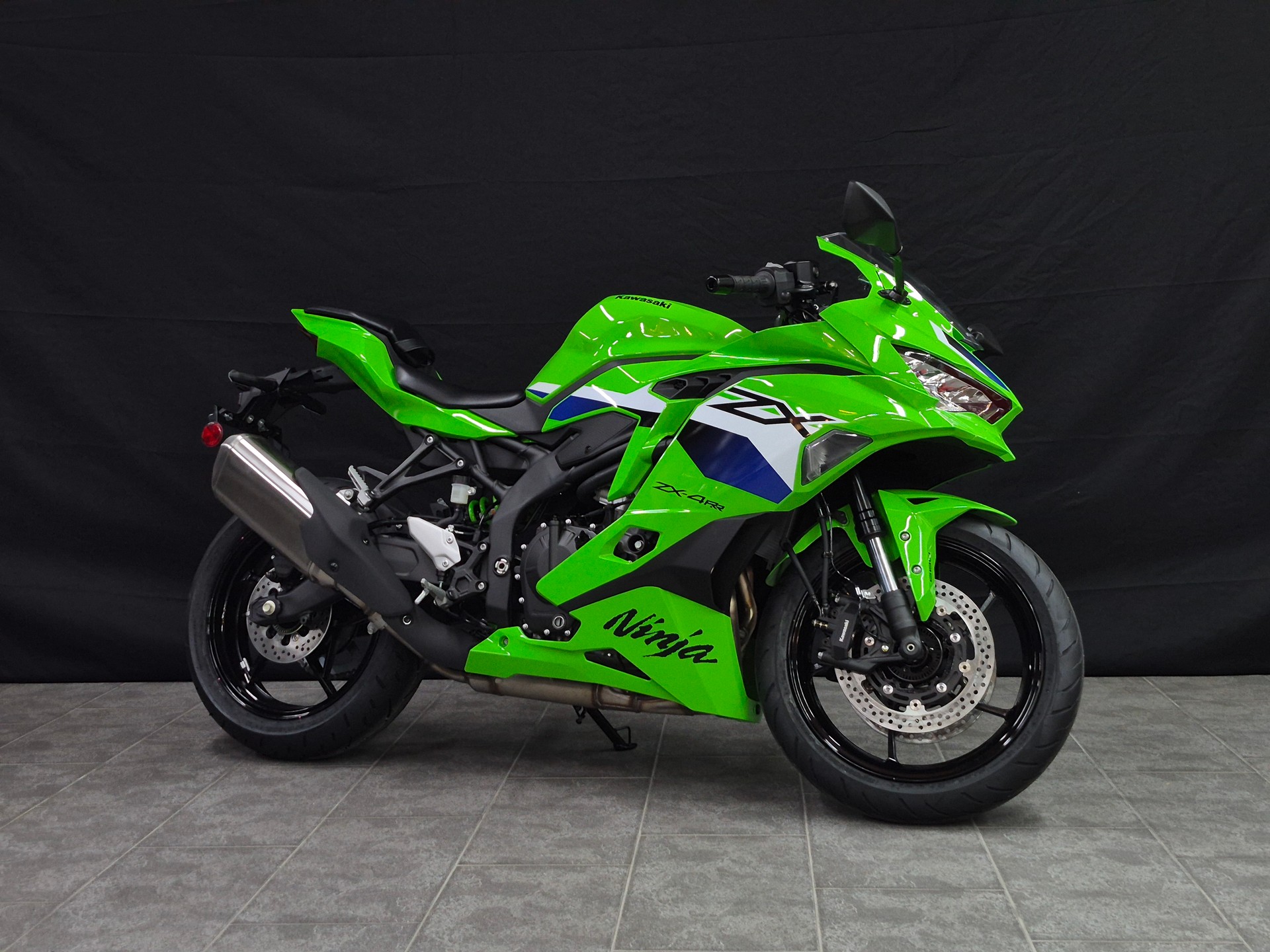 KAWASAKI Ninja ZX-4RR-image-13