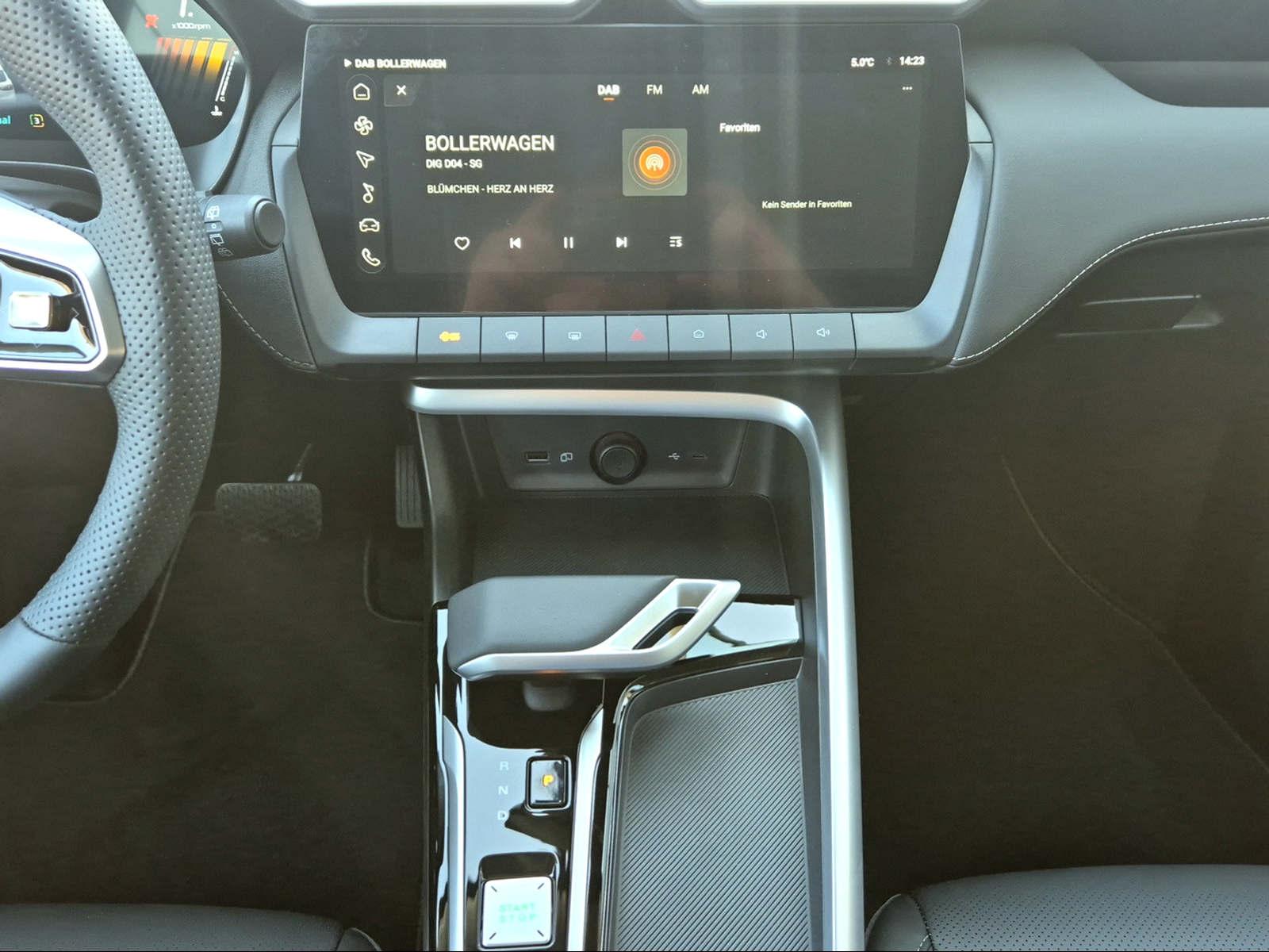 MG ZS 1.5 Hybrid+ Luxury-image-11