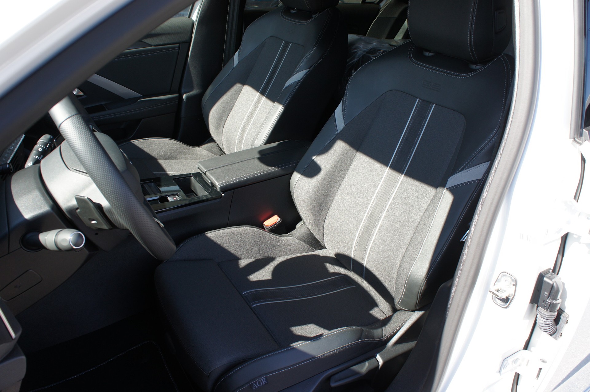 OPEL Astra Sports Tourer 1.6 PHEV Turbo GS A-image-12