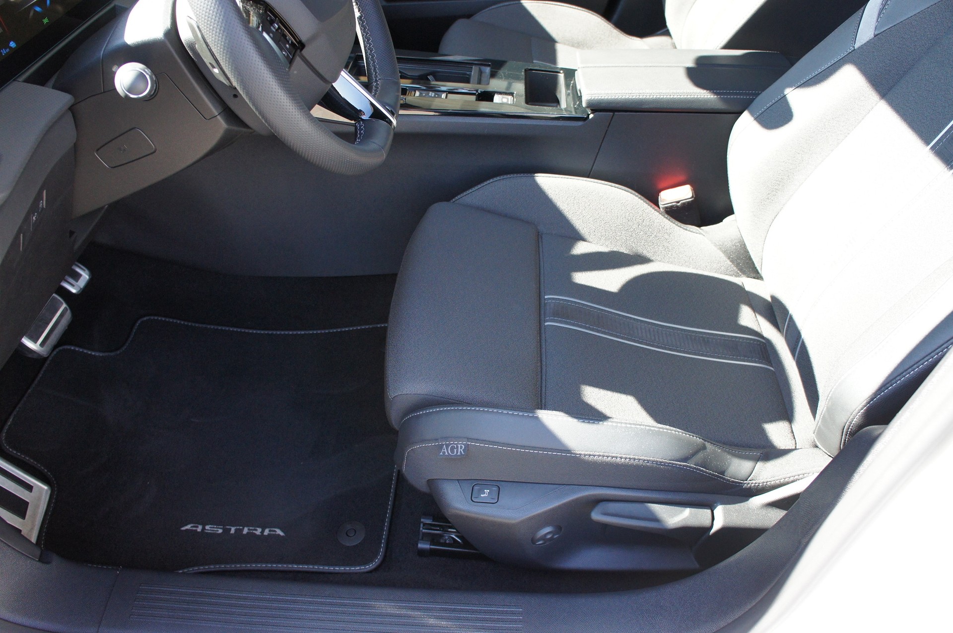 OPEL Astra Sports Tourer 1.6 PHEV Turbo GS A-image-11
