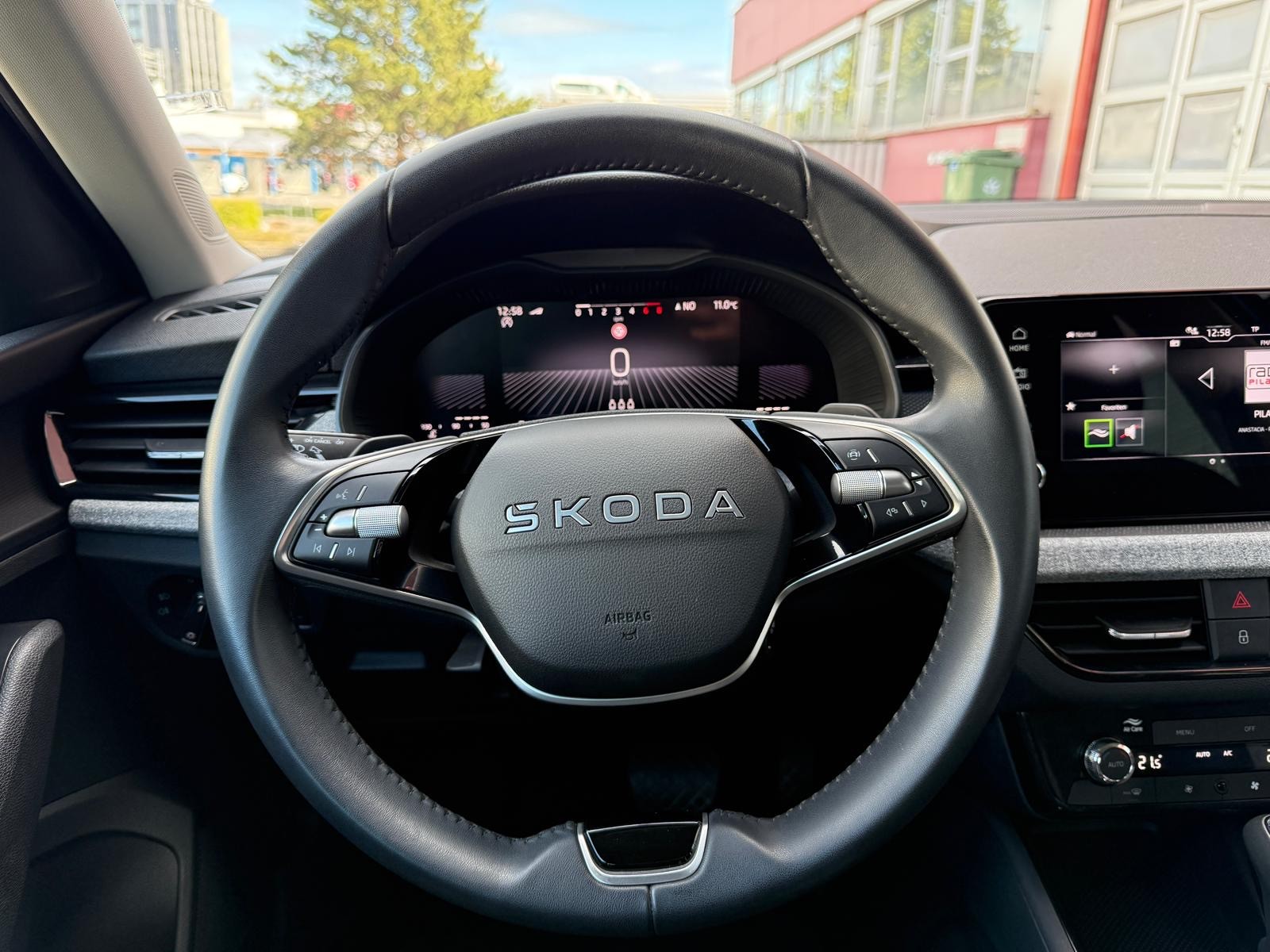 SKODA Kamiq 1.0 TSI Selection DSG 116PS-image-14