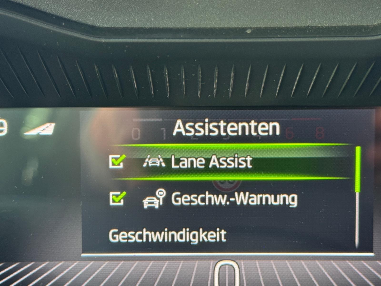SKODA Kamiq 1.0 TSI Selection DSG 116PS-image-18