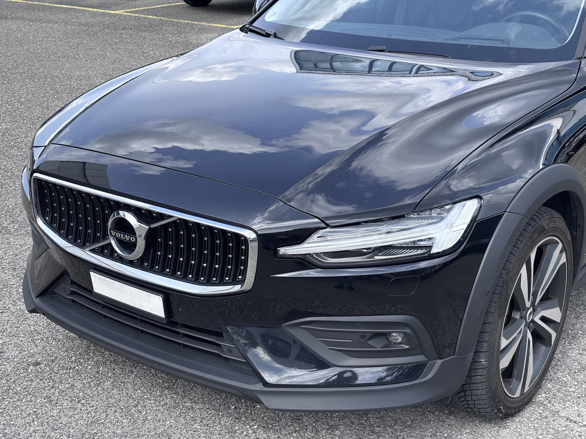 VOLVO V60 Cross Country B5 Benzin Mild Hybrid AWD Geartronic-showroom-element-1