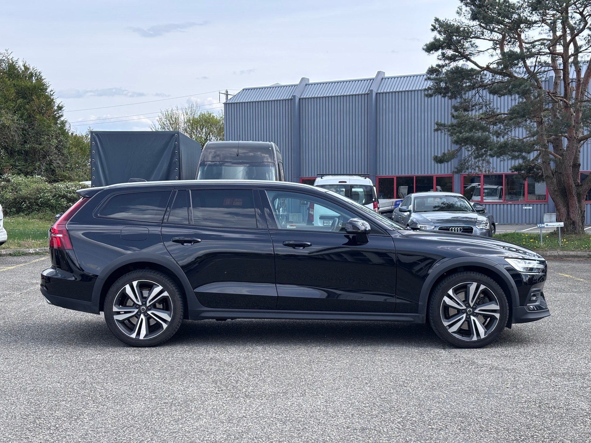VOLVO V60 Cross Country B5 Benzin Mild Hybrid AWD Geartronic-showroom-element-3