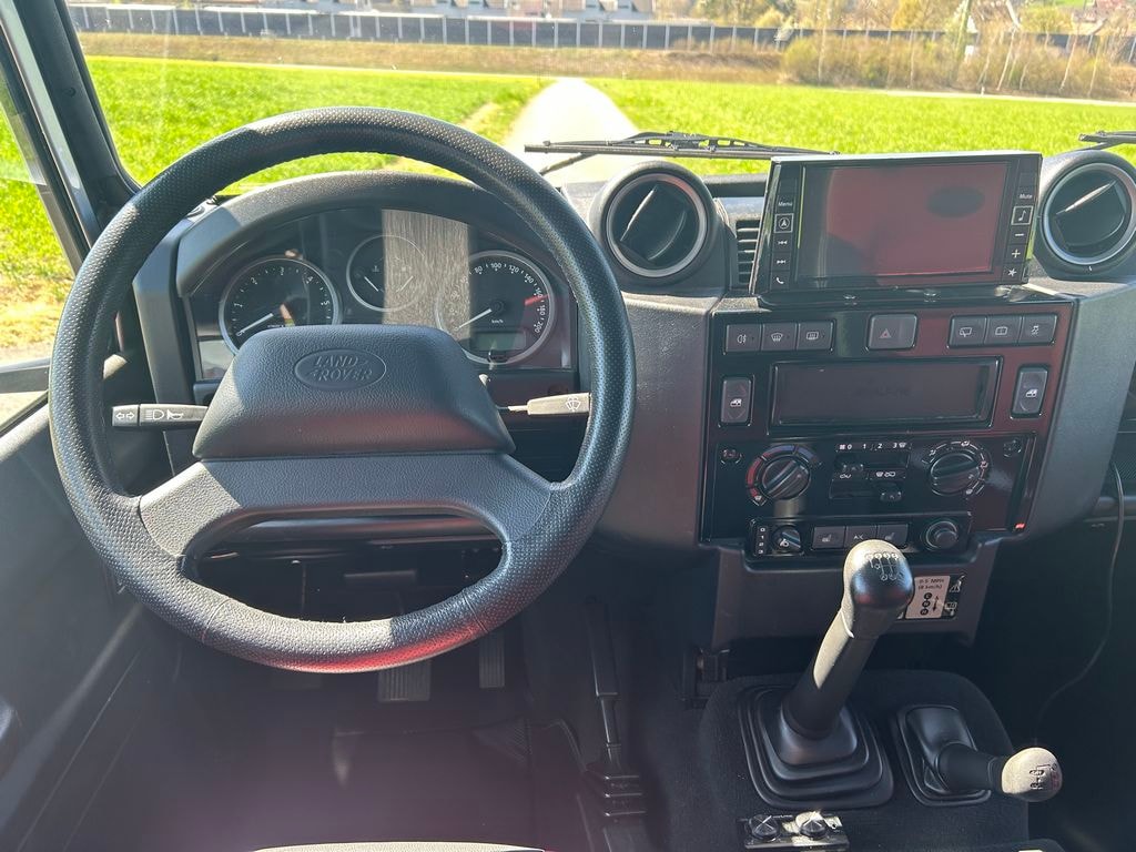 LAND ROVER Defender 110 2.2 TD4 SW SE-image-8
