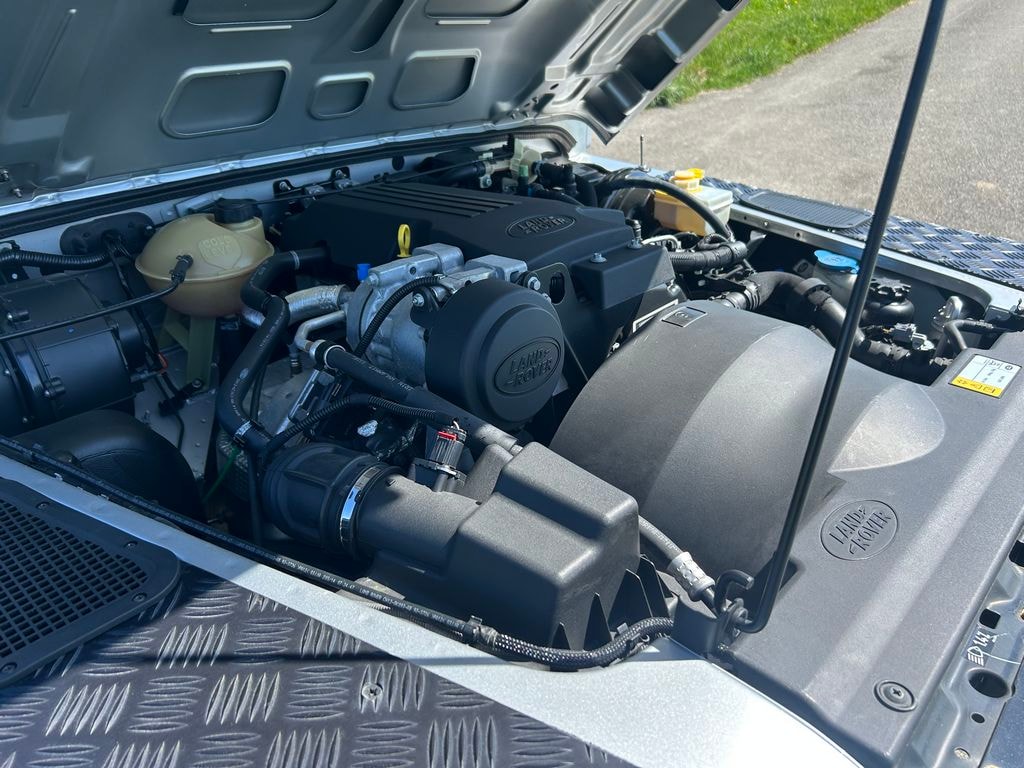 LAND ROVER Defender 110 2.2 TD4 SW SE-image-15