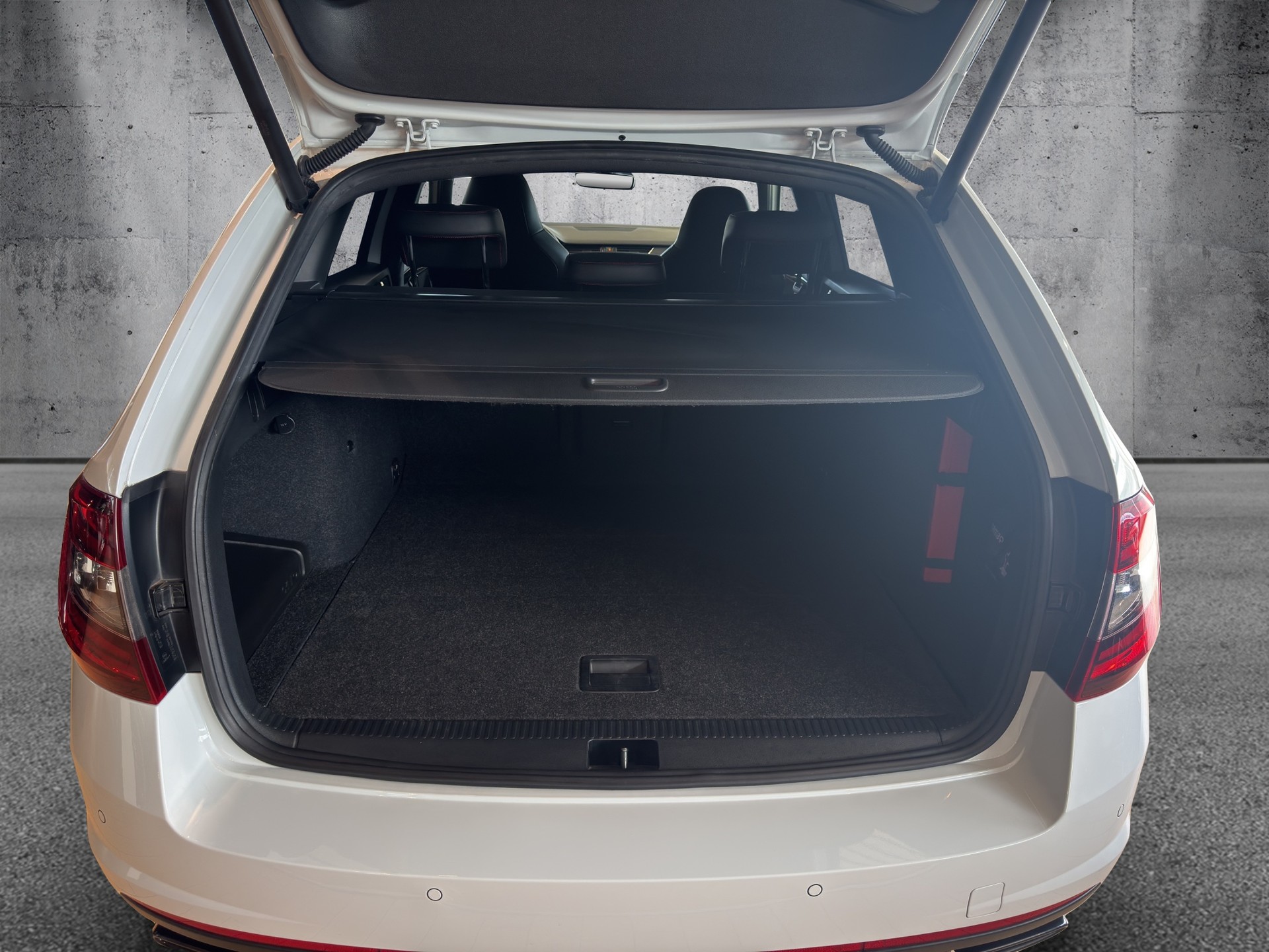 SKODA Octavia Combi 2.0 TSI RS 245 DSG-image-13