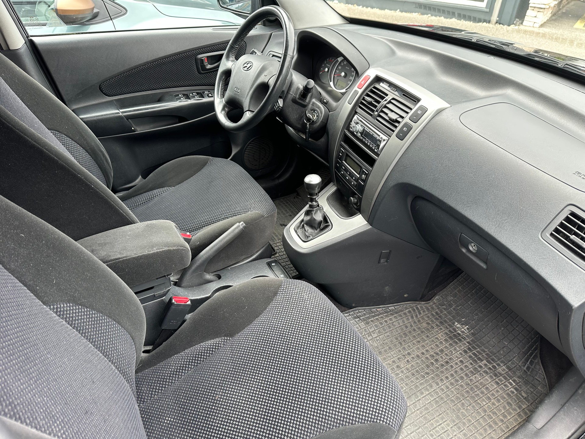 HYUNDAI Tucson 2.0 CRDi VGT Swiss Limited Edition 4WD-image-8