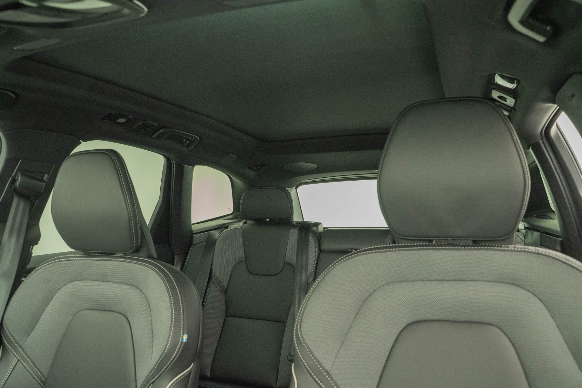 VOLVO XC60 2.0 T6 TE Black Edition eAWD-image-9
