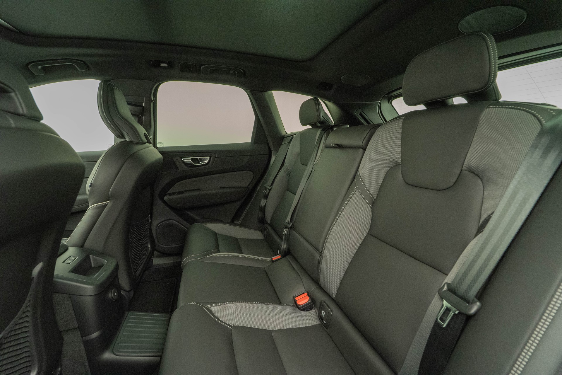 VOLVO XC60 2.0 T6 TE Black Edition eAWD-image-8