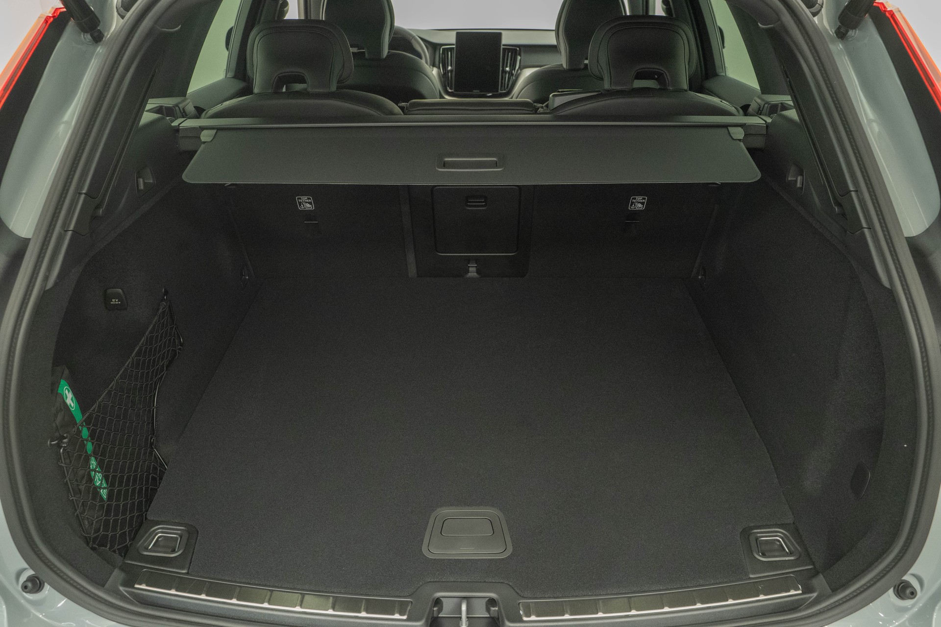 VOLVO XC60 2.0 T6 TE Black Edition eAWD-image-4