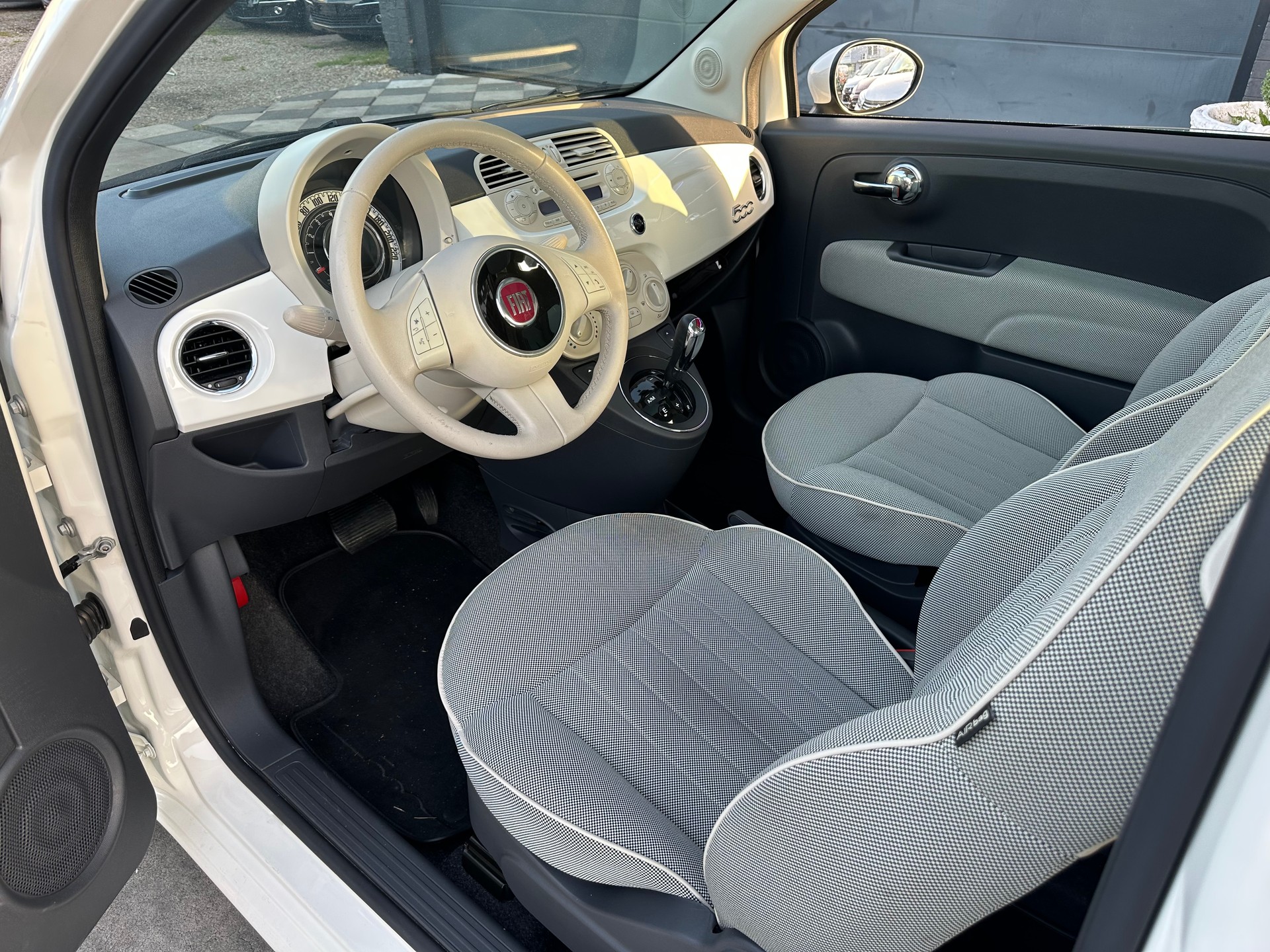 FIAT 500 1.2 Lounge Dualogic-image-11