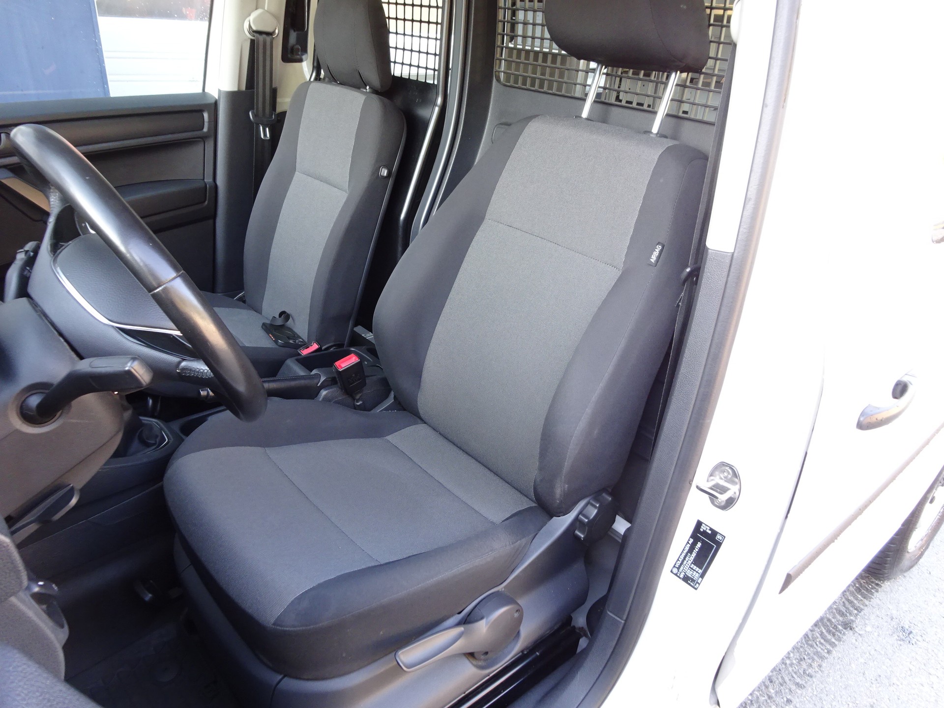 VW Caddy 2.0TDI 4Motion BlueMotion Technology-image-13