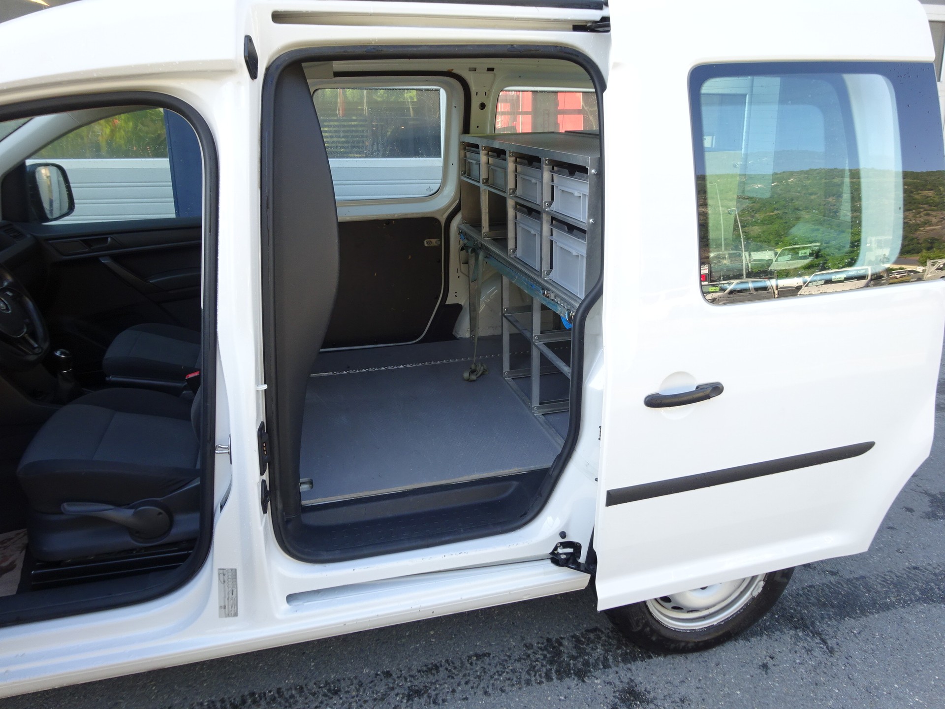 VW Caddy 2.0TDI 4Motion BlueMotion Technology-image-15