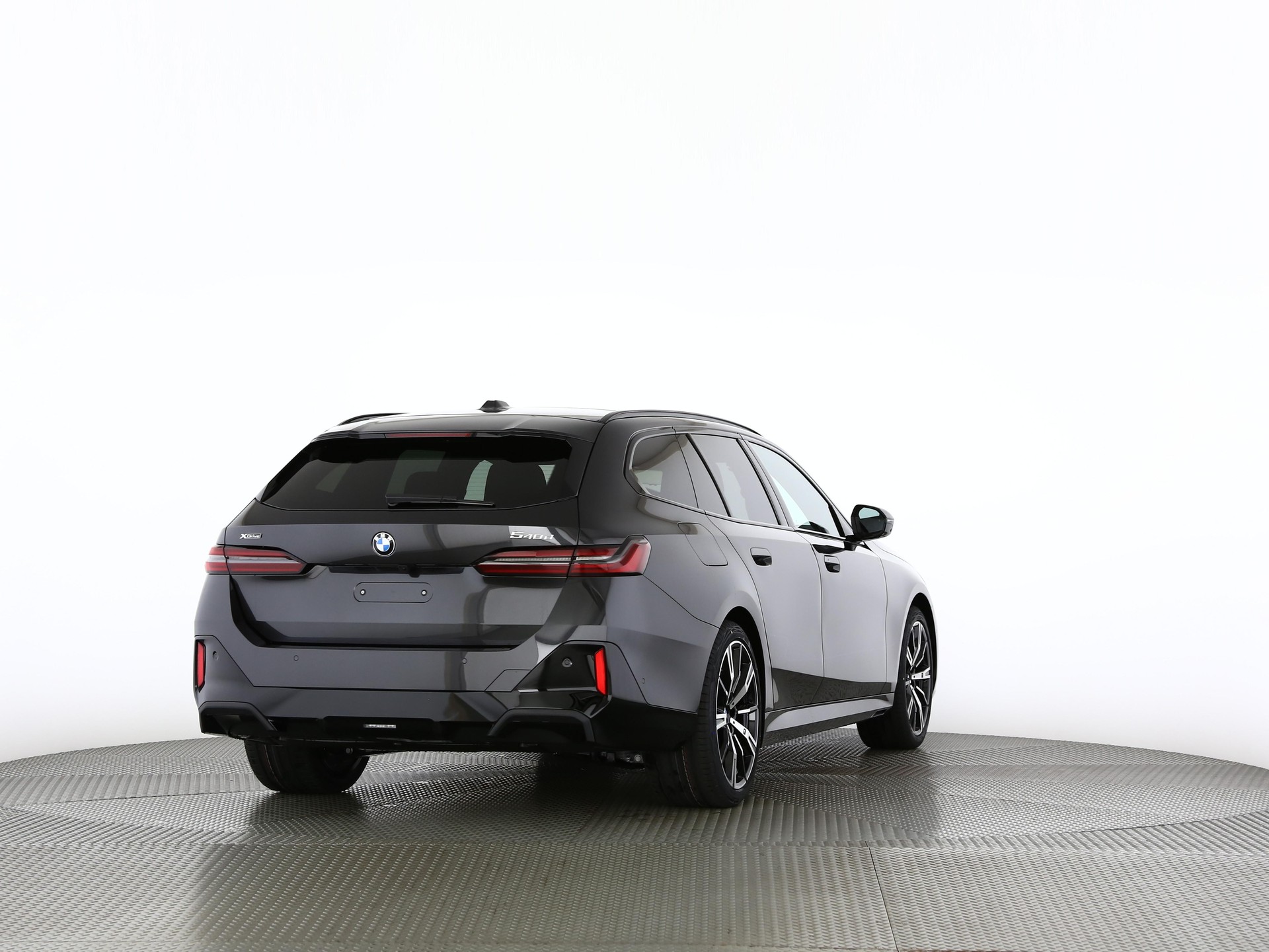 BMW 540d xDrive Touring-showroom-element-1