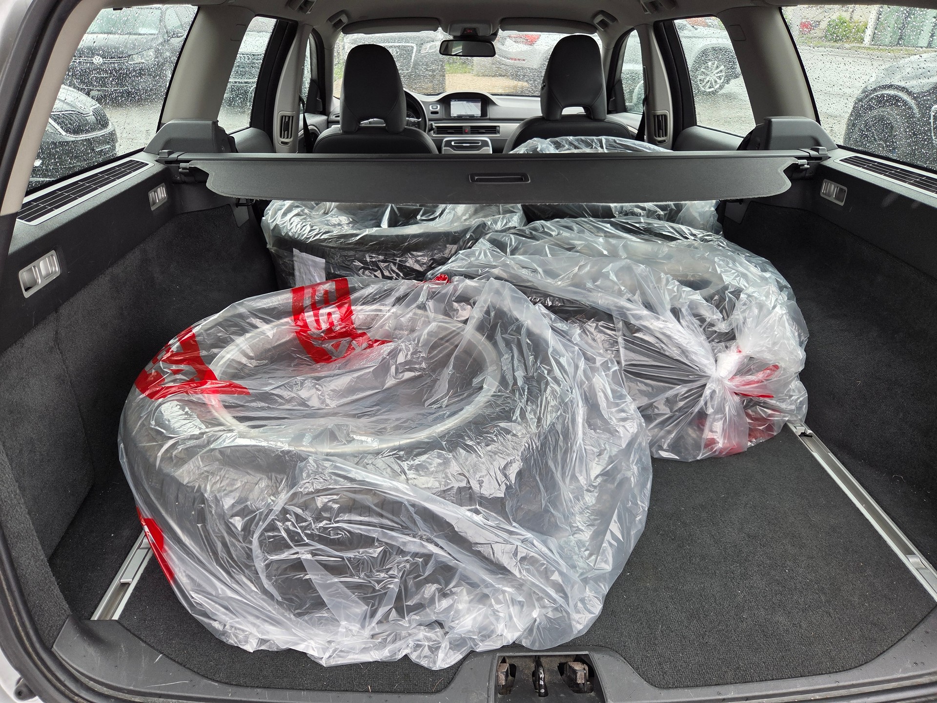 VOLVO V70 D3 Momentum Geartronic-image-11
