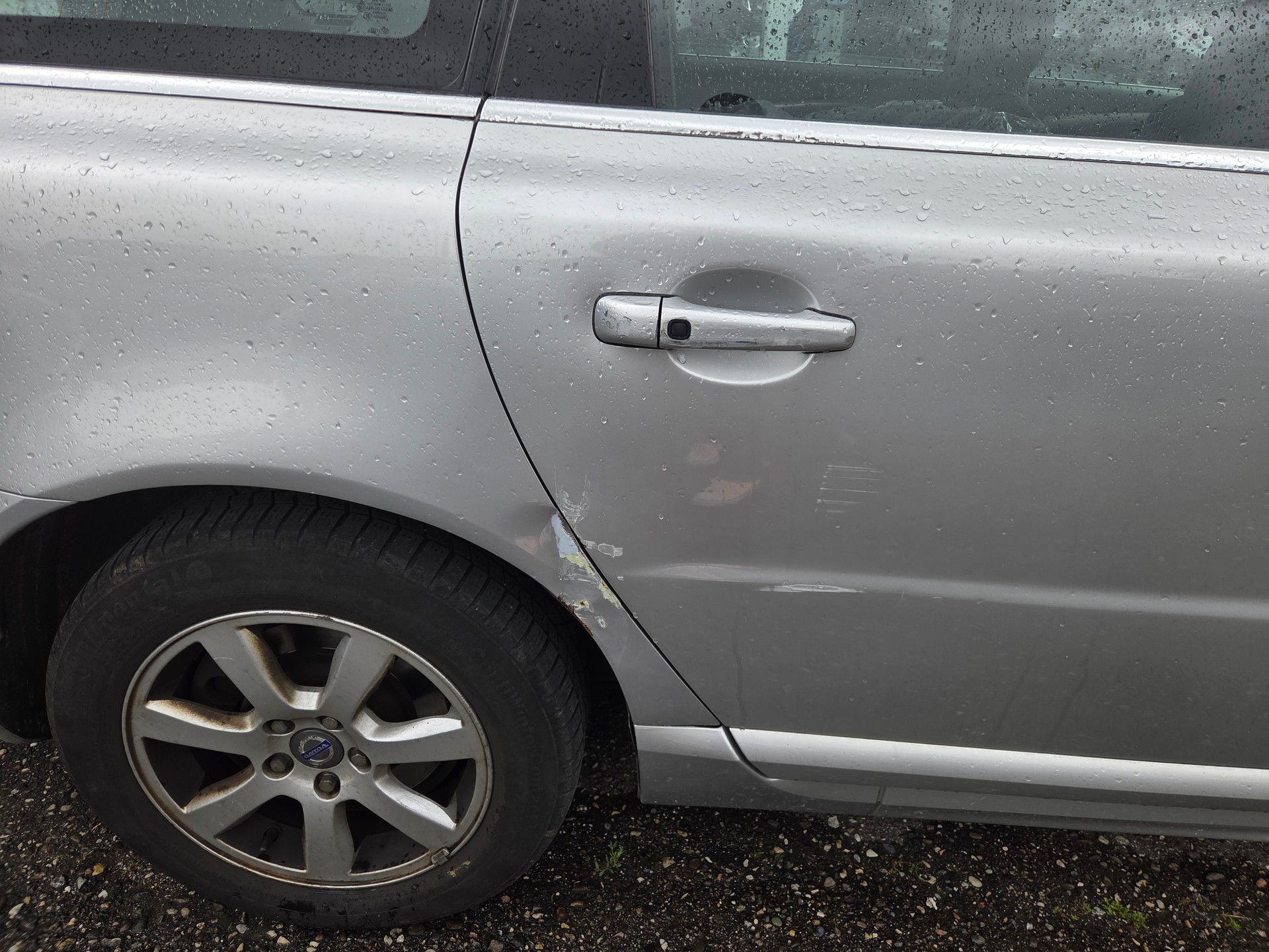 VOLVO V70 D3 Momentum Geartronic-image-8