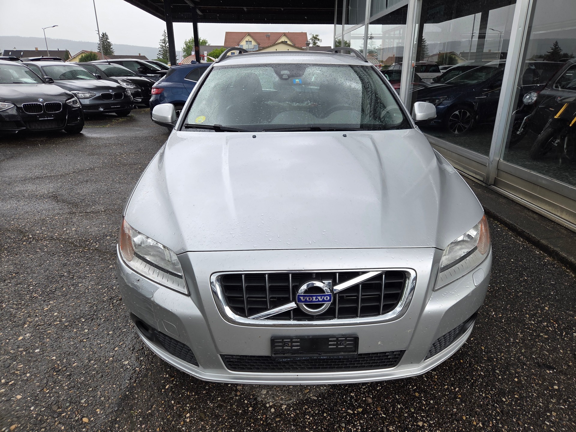 VOLVO V70 D3 Momentum Geartronic-showroom-element-2