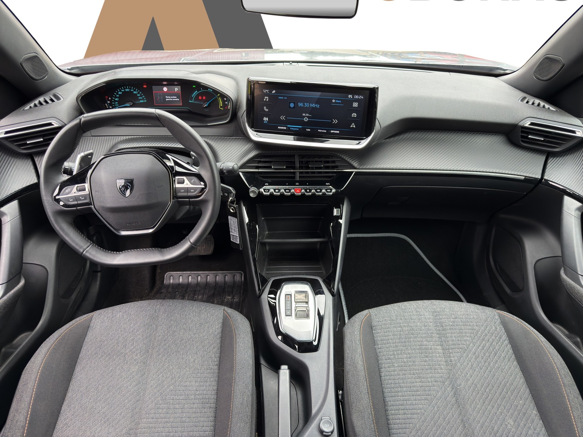PEUGEOT 2008 1.2 Hybrid 145 Style-image-11