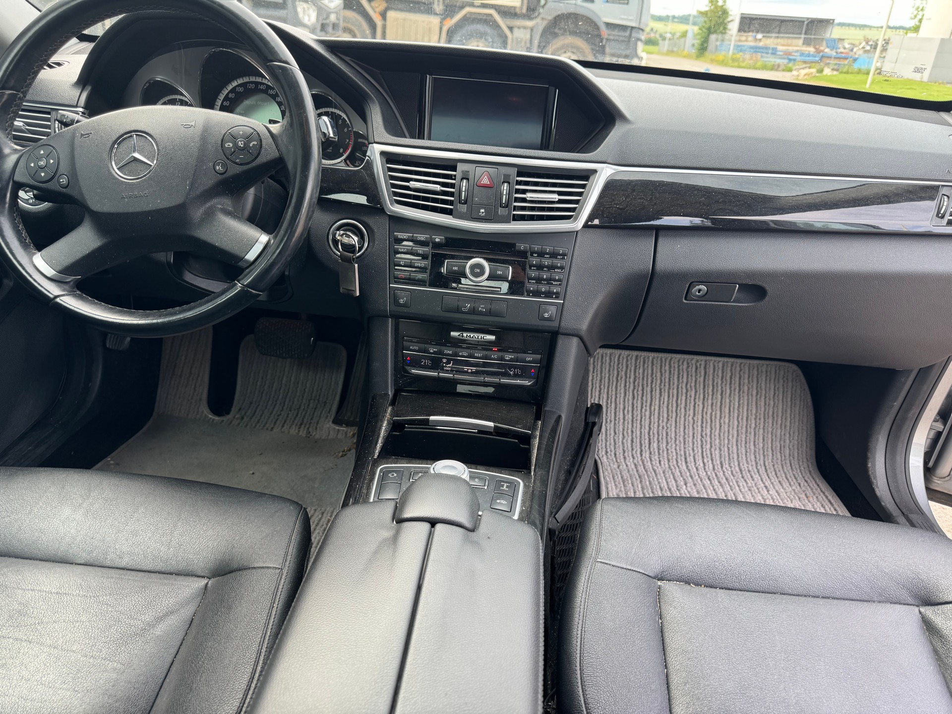 MERCEDES-BENZ E 350 4Matic 7G-Tronic-image-8