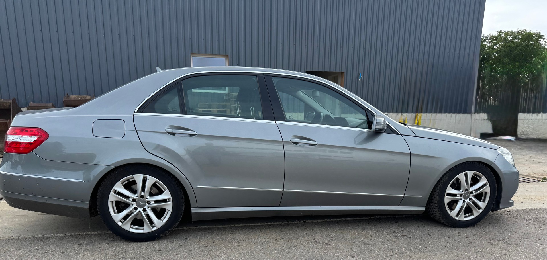 MERCEDES-BENZ E 350 4Matic 7G-Tronic-image-6