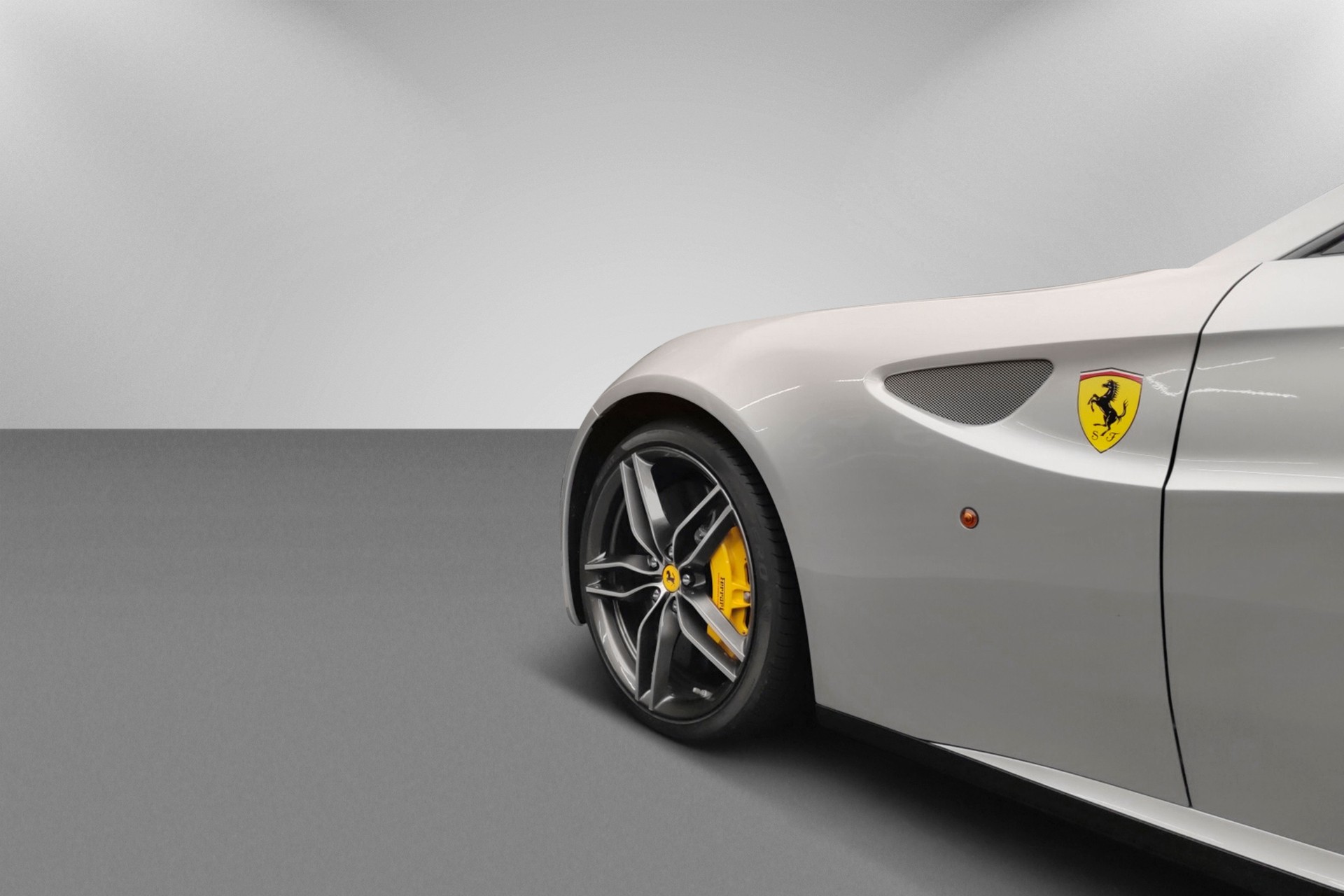 FERRARI FF-image-8