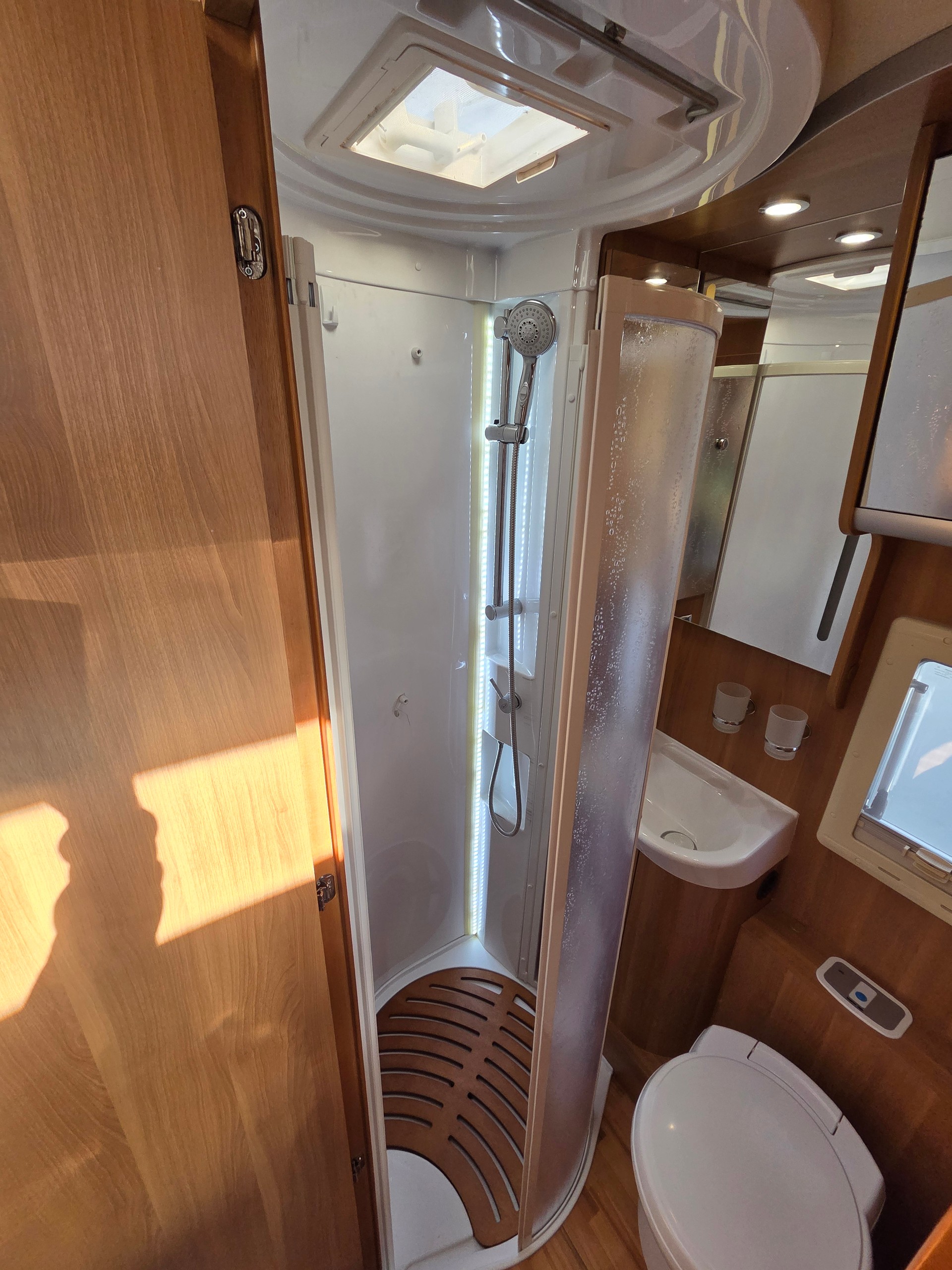 LAIKA Laika Ecovip 309 I Fiat Ducato 2.3 150PS I AUTOMATIK I Längsbetten-image-22
