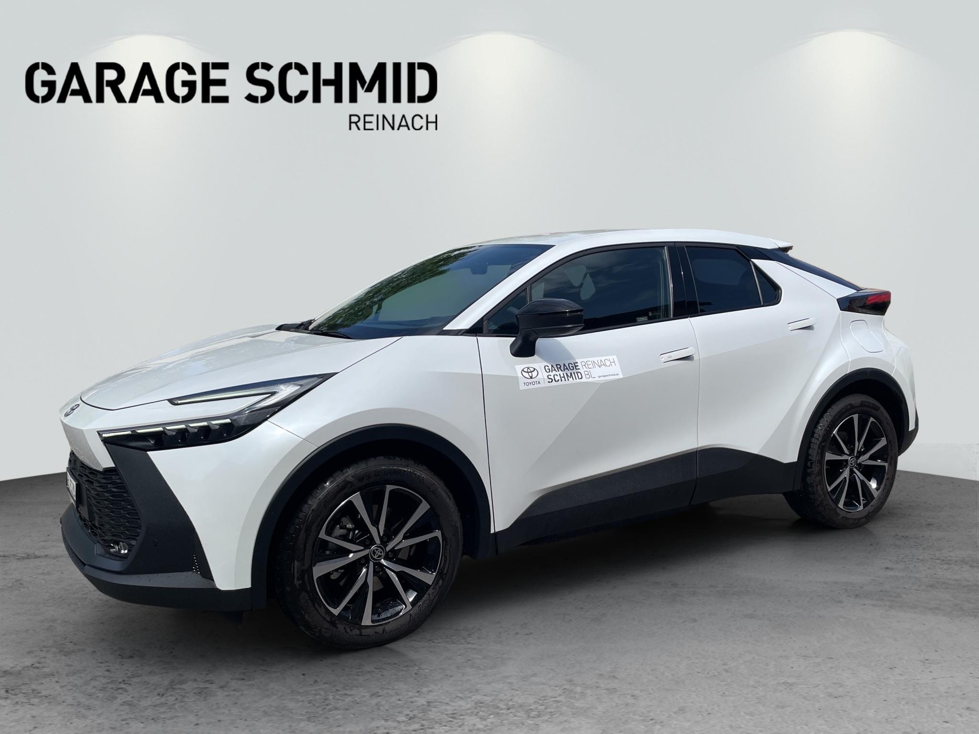 TOYOTA C-HR 2.0 PHEV Swiss Edition-showroom-element-2