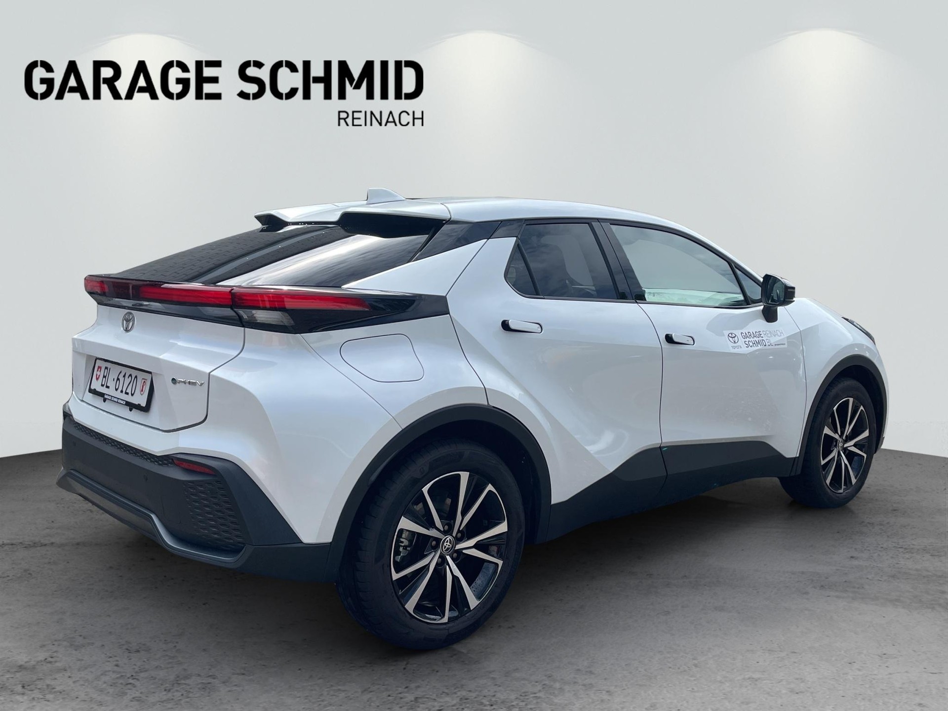 TOYOTA C-HR 2.0 PHEV Swiss Edition-image-6