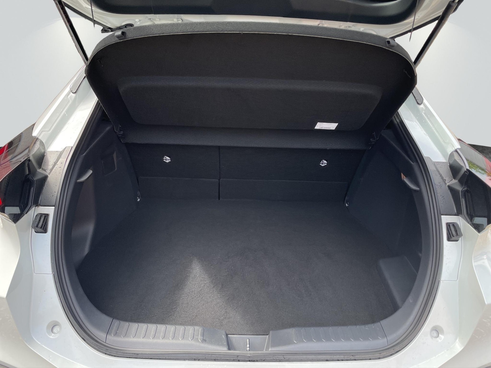 TOYOTA C-HR 2.0 PHEV Swiss Edition-image-13