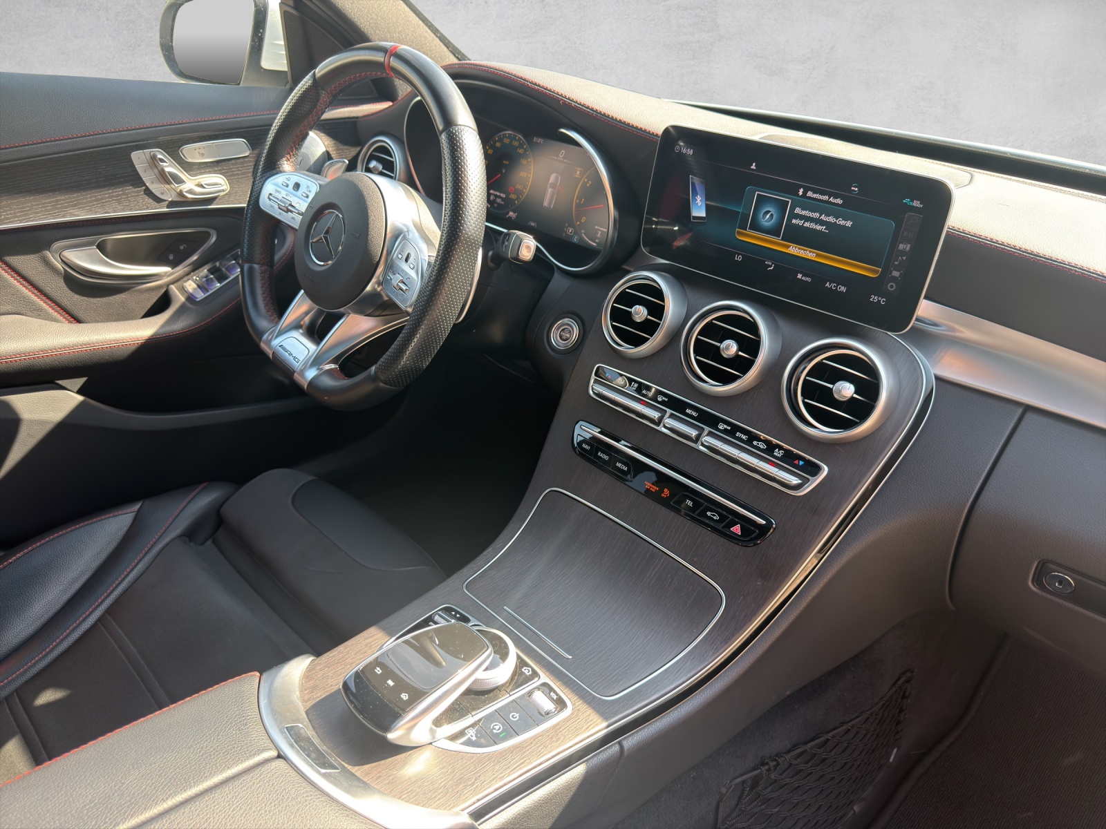 MERCEDES-BENZ C 43 AMG 4Matic 9G-Tronic-image-8
