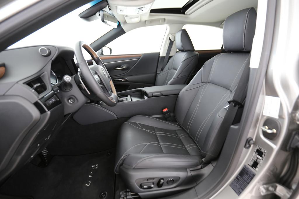 LEXUS ES 300h Comfort-showroom-element-2