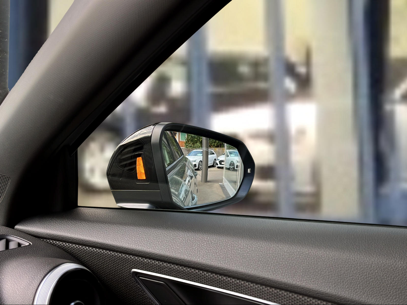 AUDI SQ2 TFSI quattro S-tronic Gletscherweiss Metallic-image-17