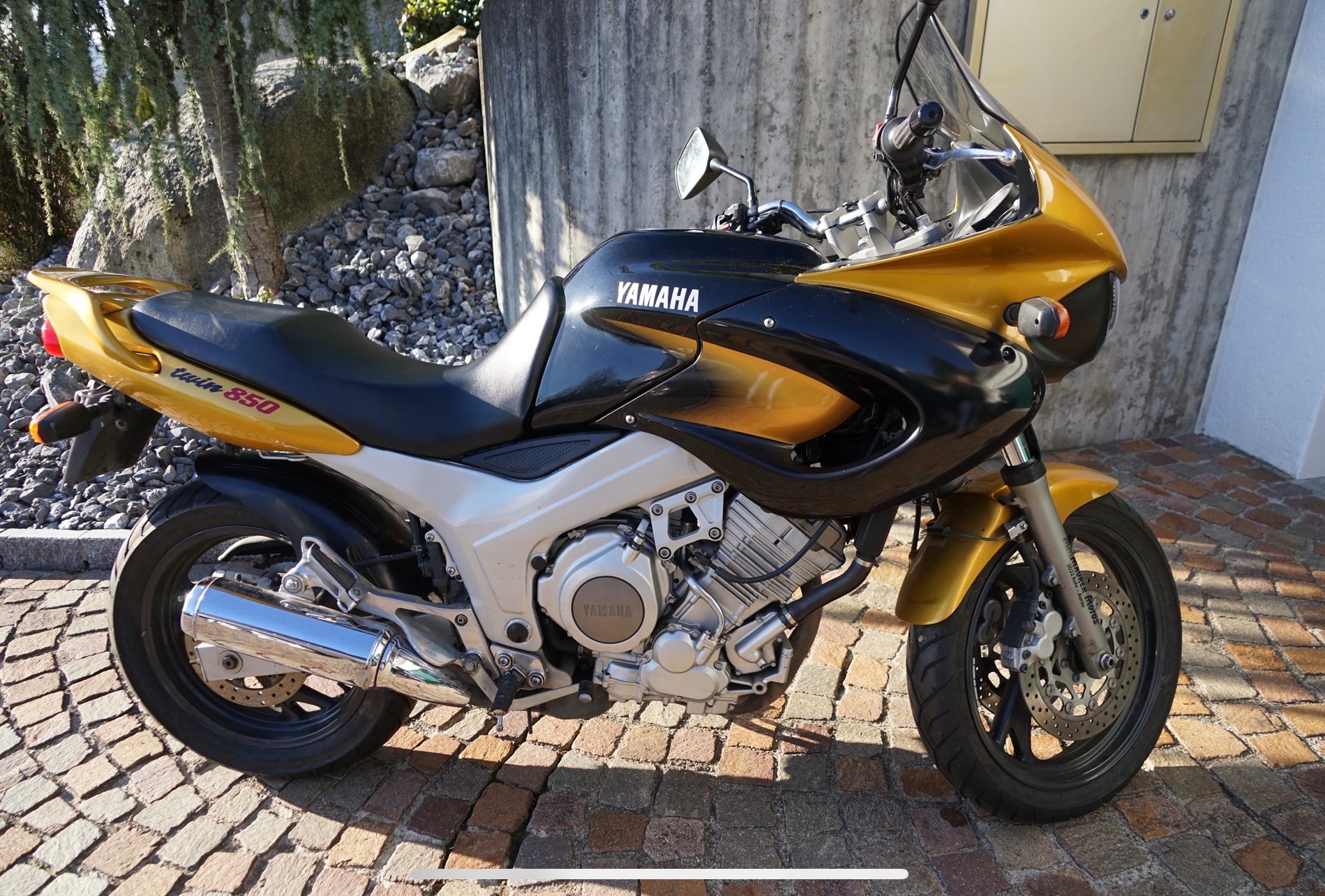 YAMAHA TDM 850-image-1