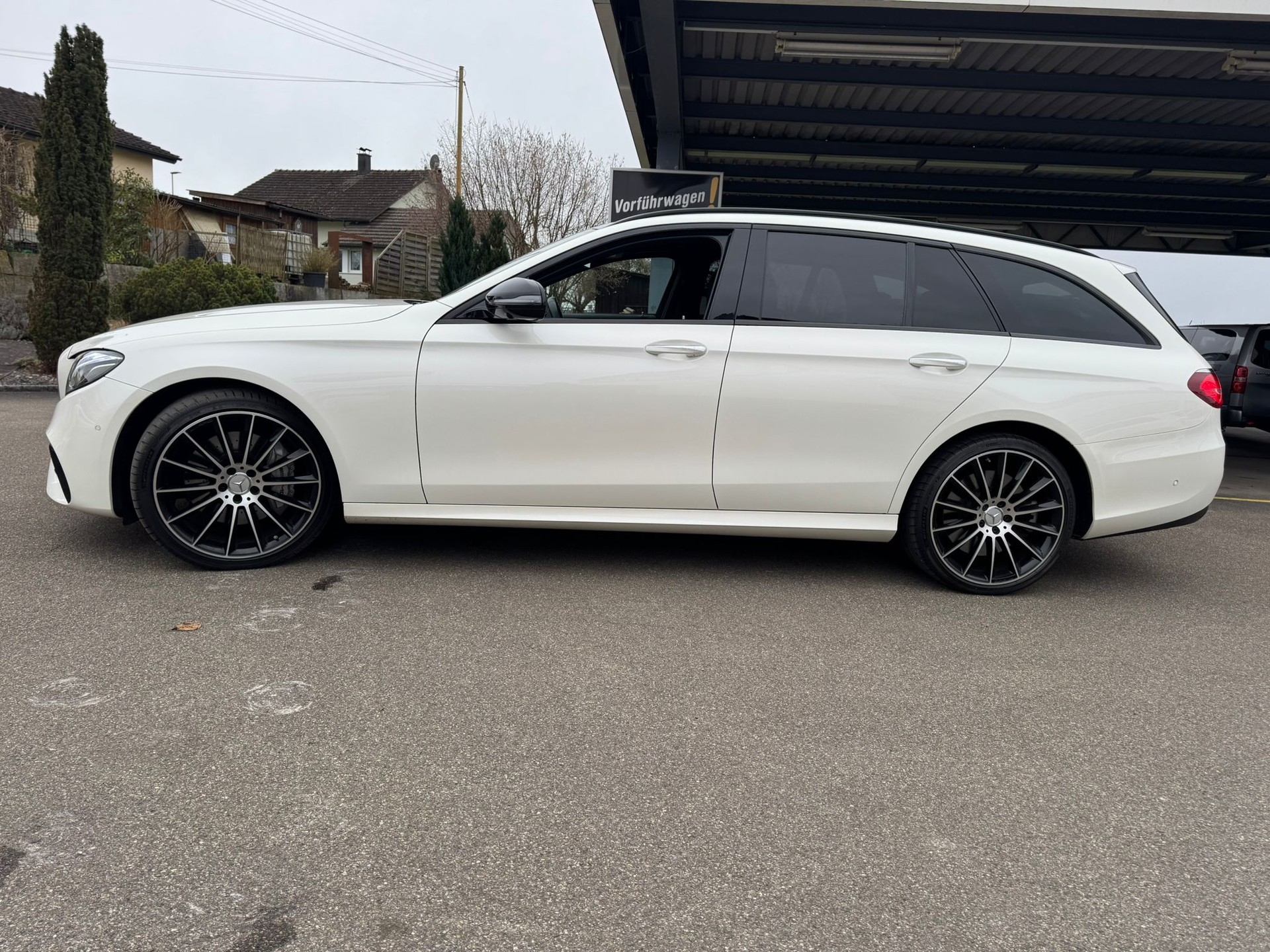 MERCEDES-BENZ E 43 AMG 4 Matic 9G-Tronic-image-3