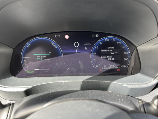 TOYOTA Yaris 1.5 GR Sport e-CVT-image-13